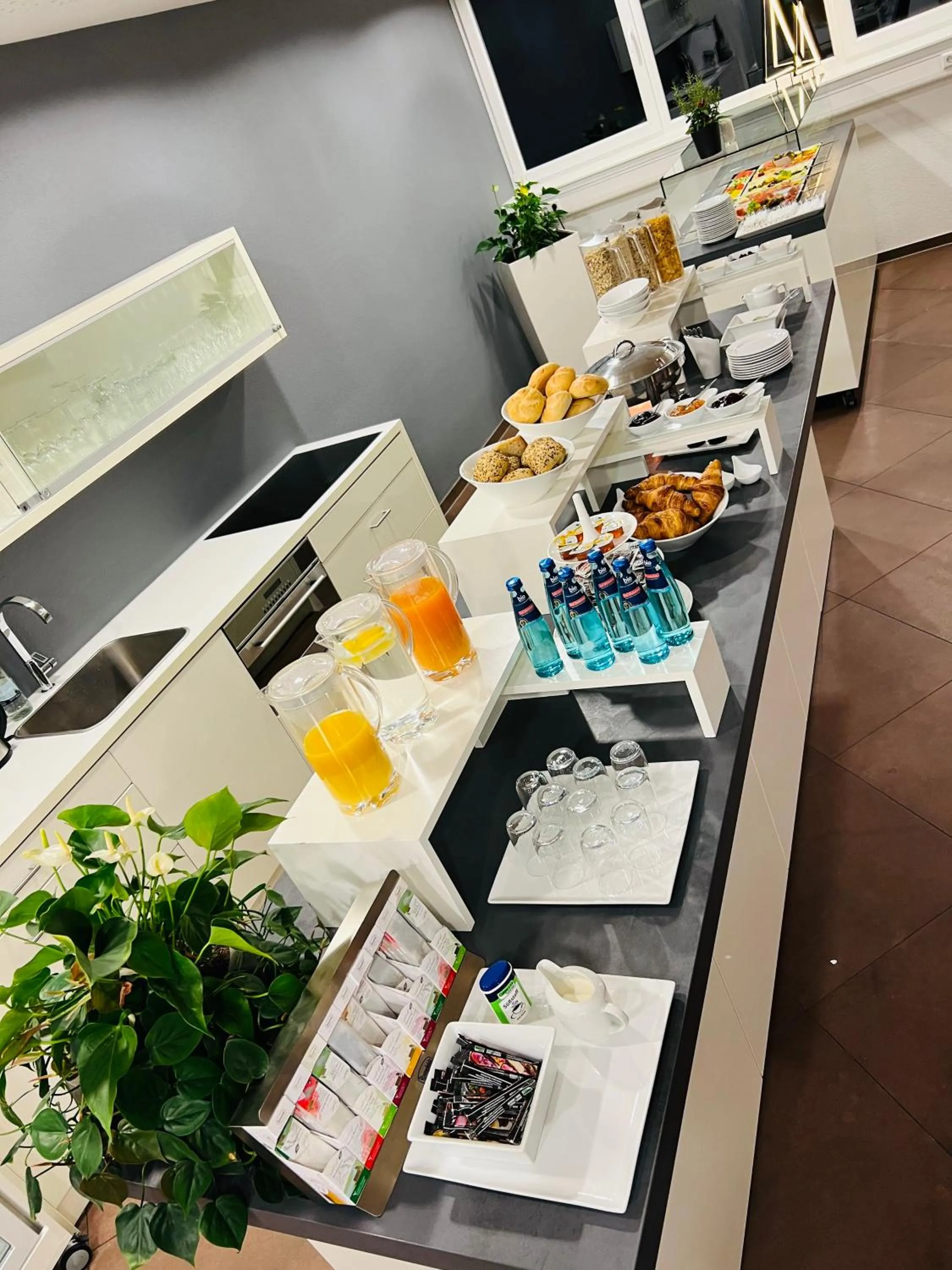 Breakfast in Aircraft Hotel & Events