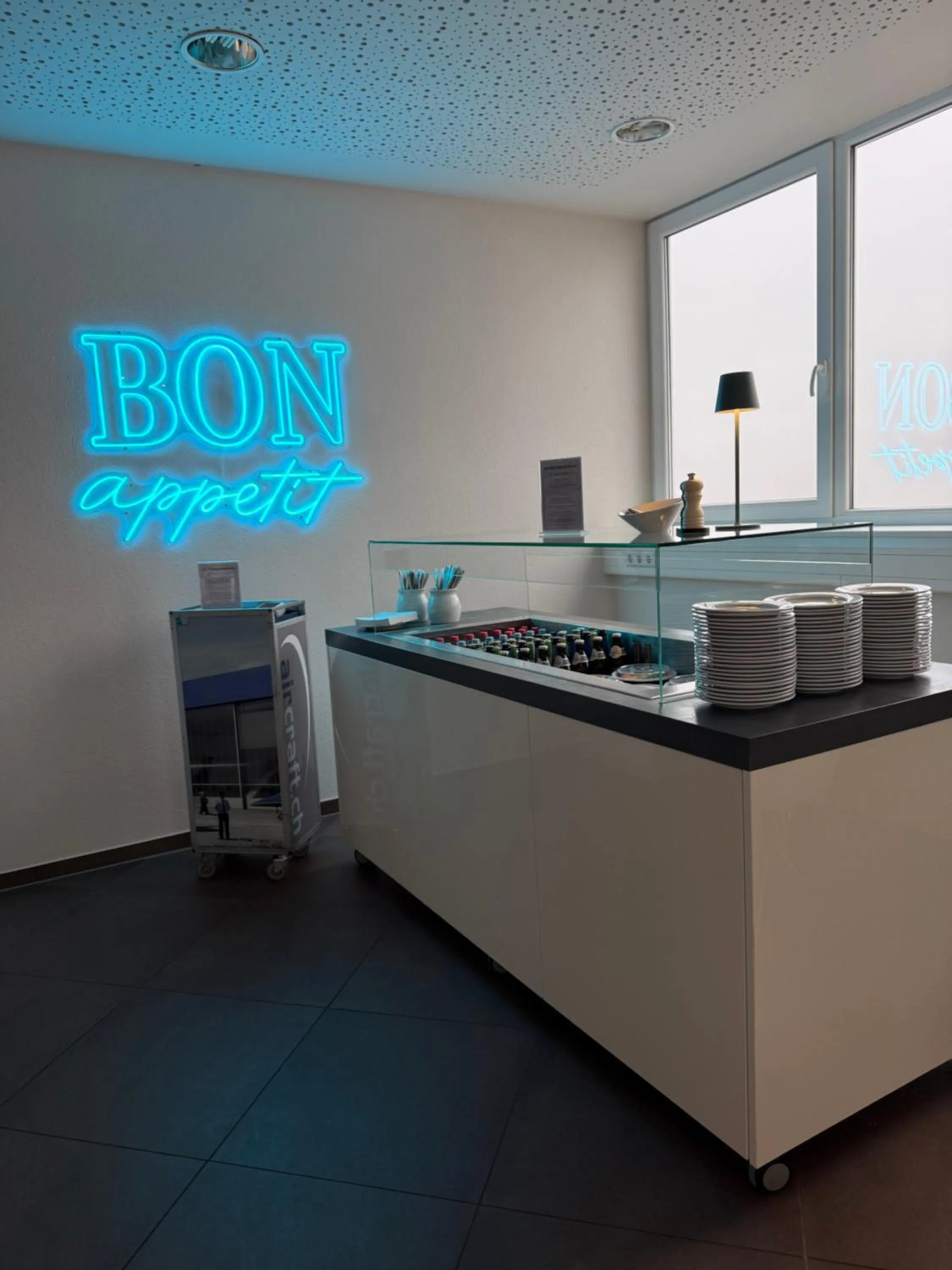 Restaurant/places to eat in Aircraft Hotel & Events