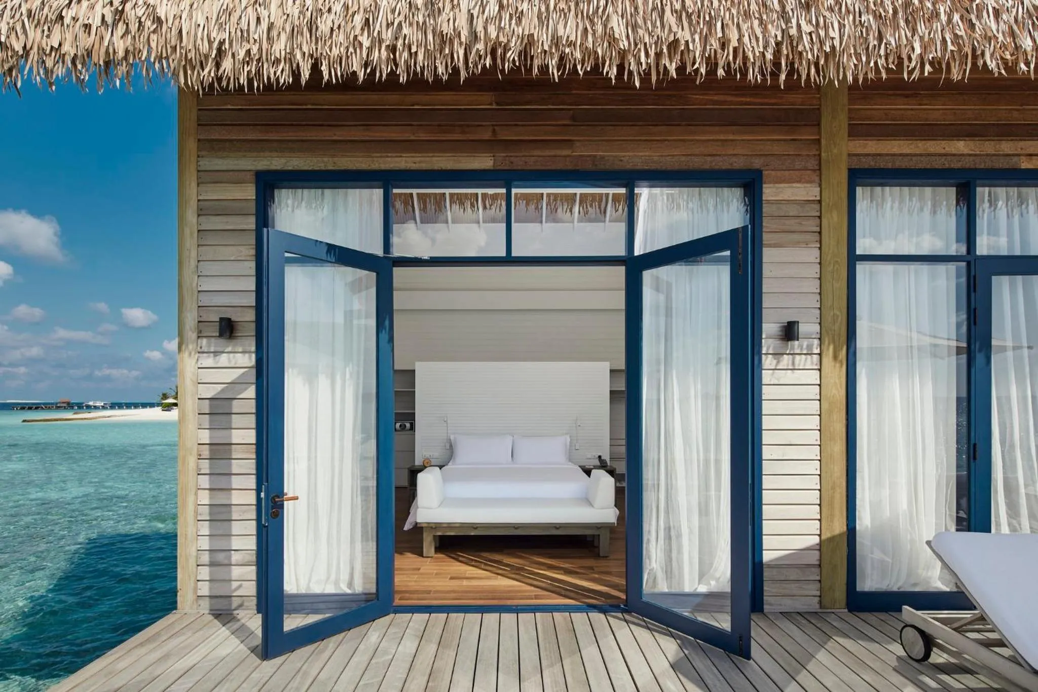 Photo of the whole room, Bed in COMO Cocoa Island