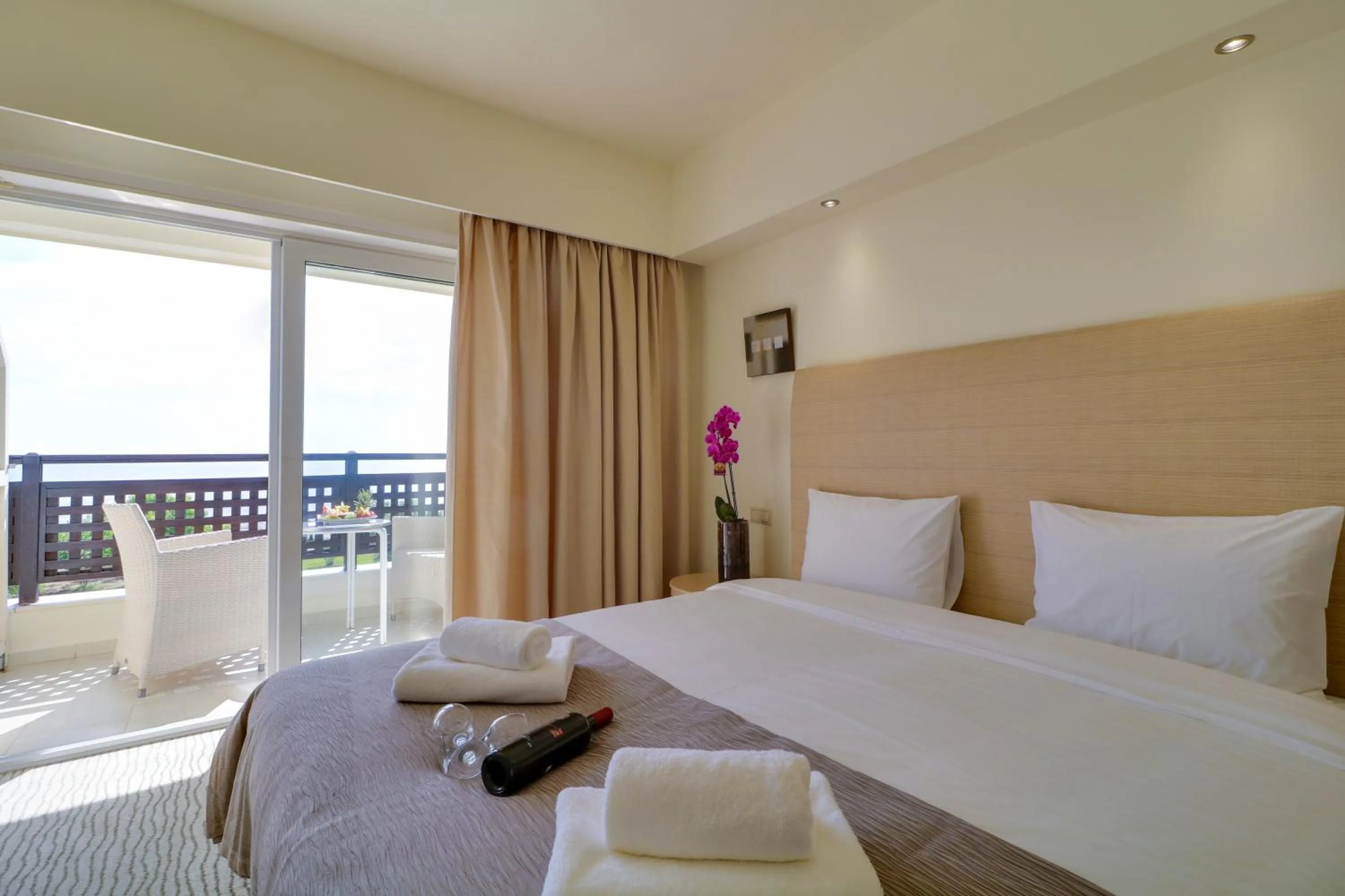 Bedroom, Bed in Olympian Bay Grand Resort