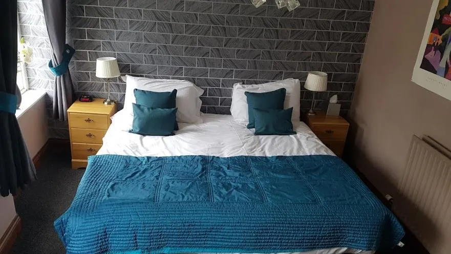 Bedroom, Bed in Forresters Bar & French Restaurant with Rooms