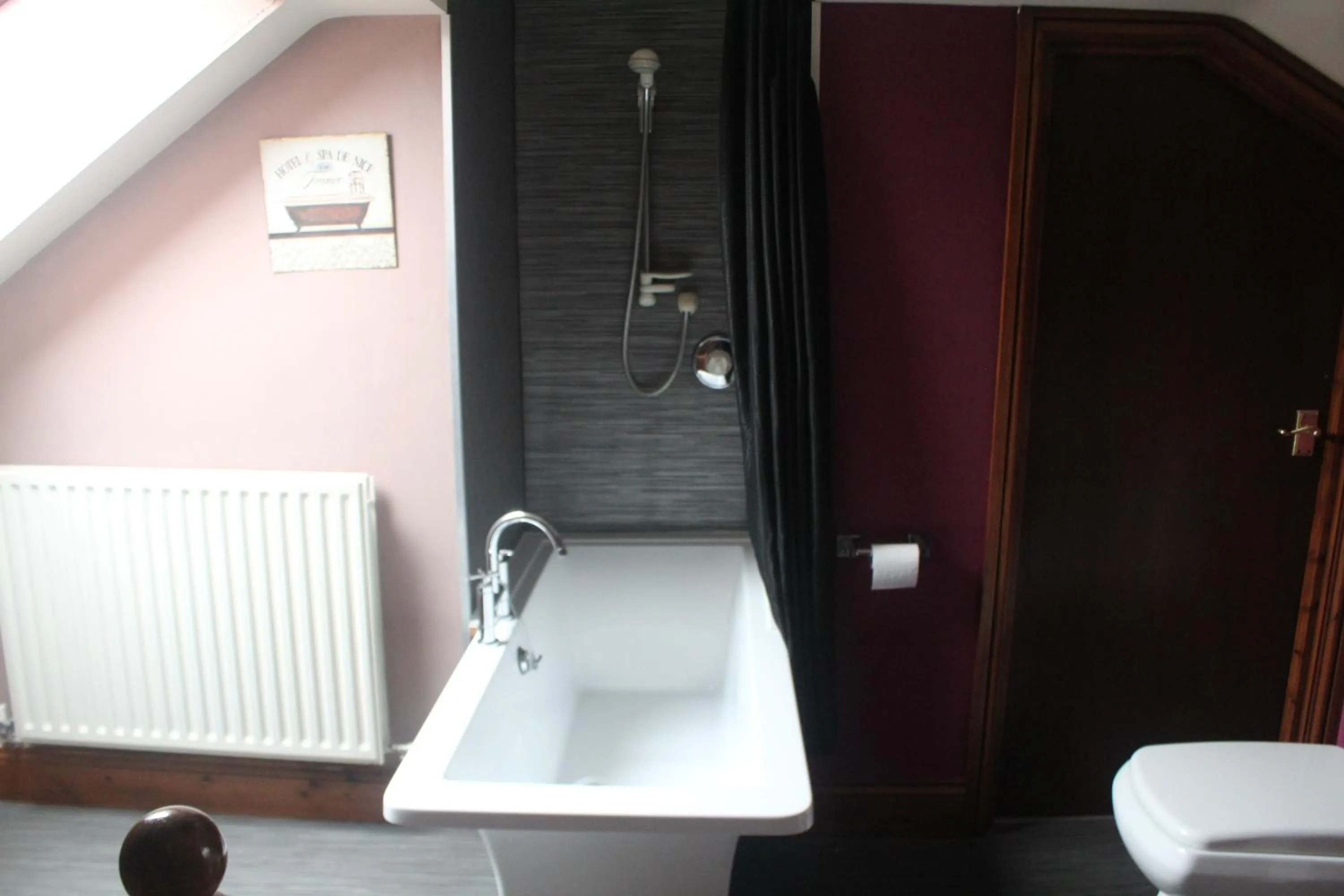 Bathroom in Forresters Bar & French Restaurant with Rooms