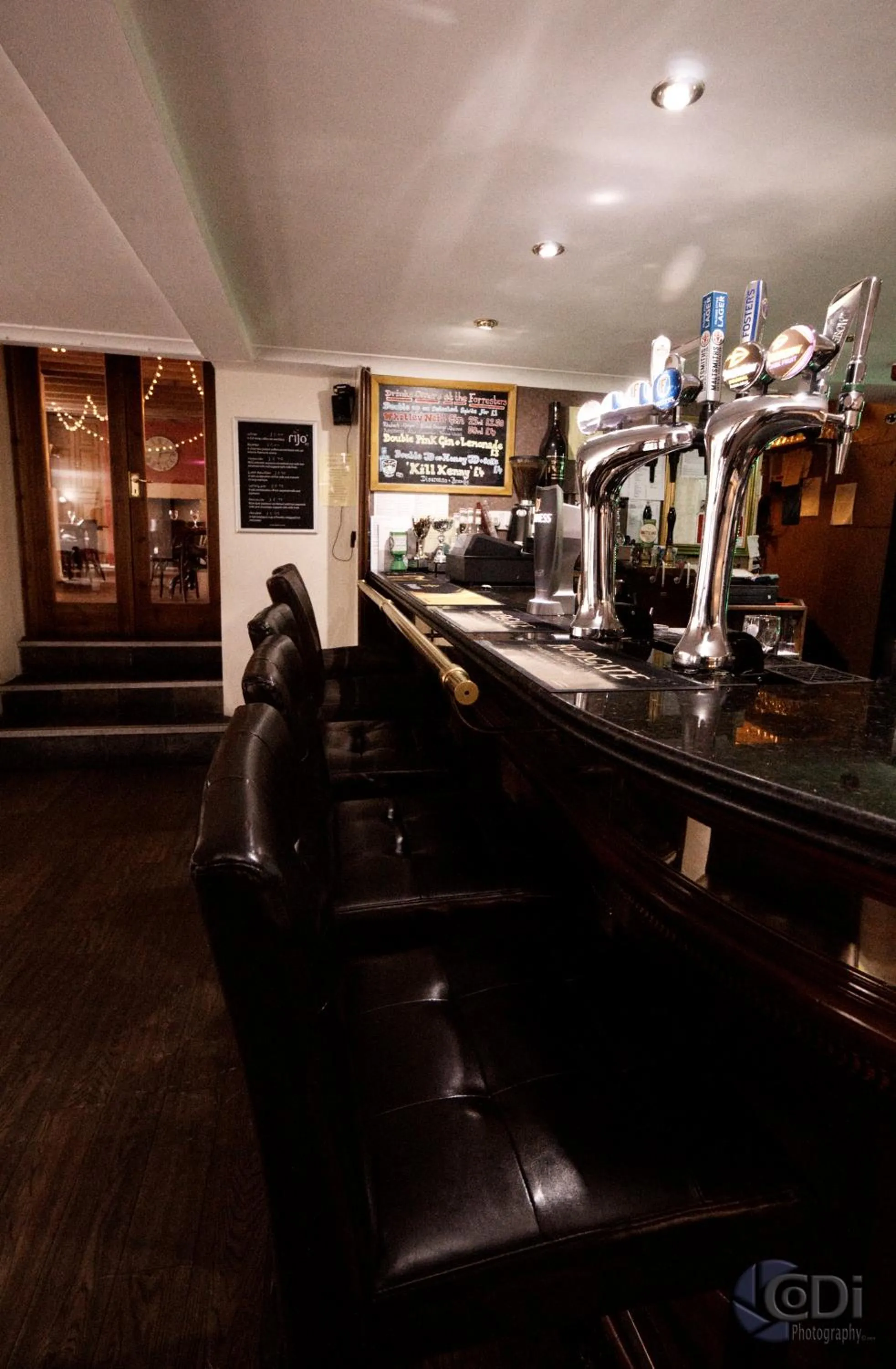 Lounge or bar in Forresters Bar & French Restaurant with Rooms