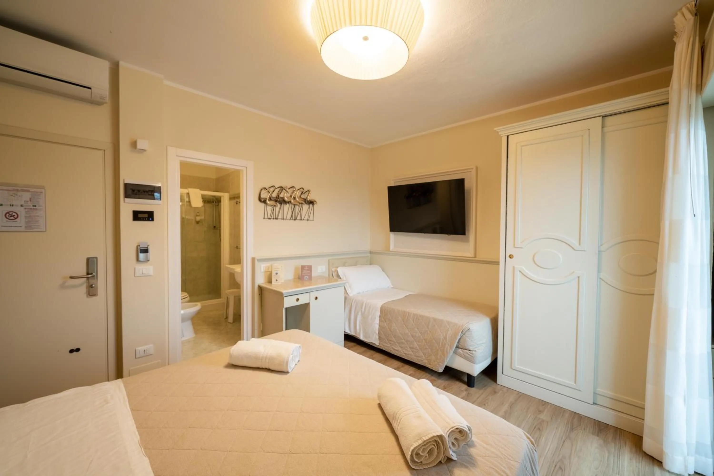 Bedroom, Bed in Hotel Orchidea