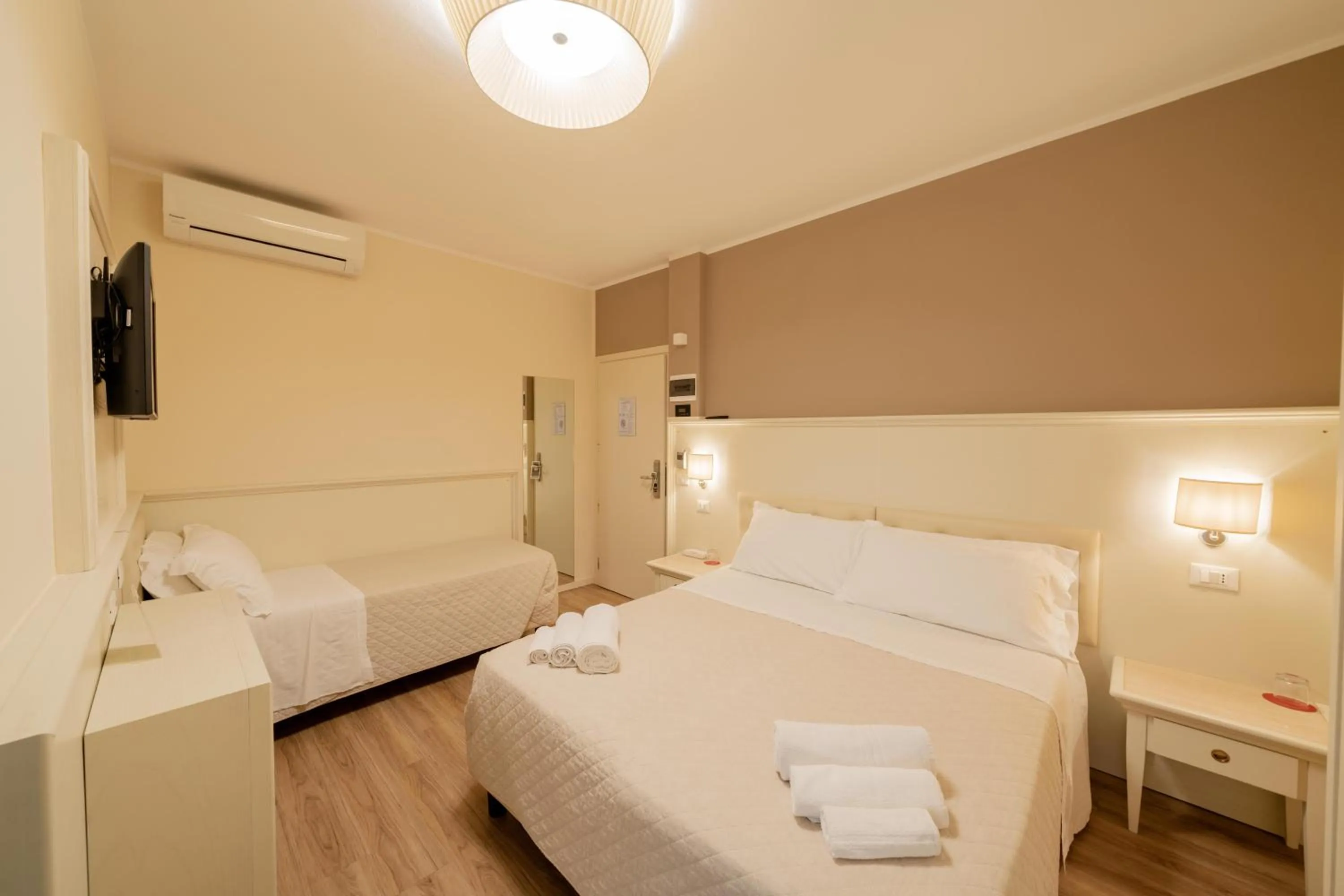 Bedroom, Bed in Hotel Orchidea