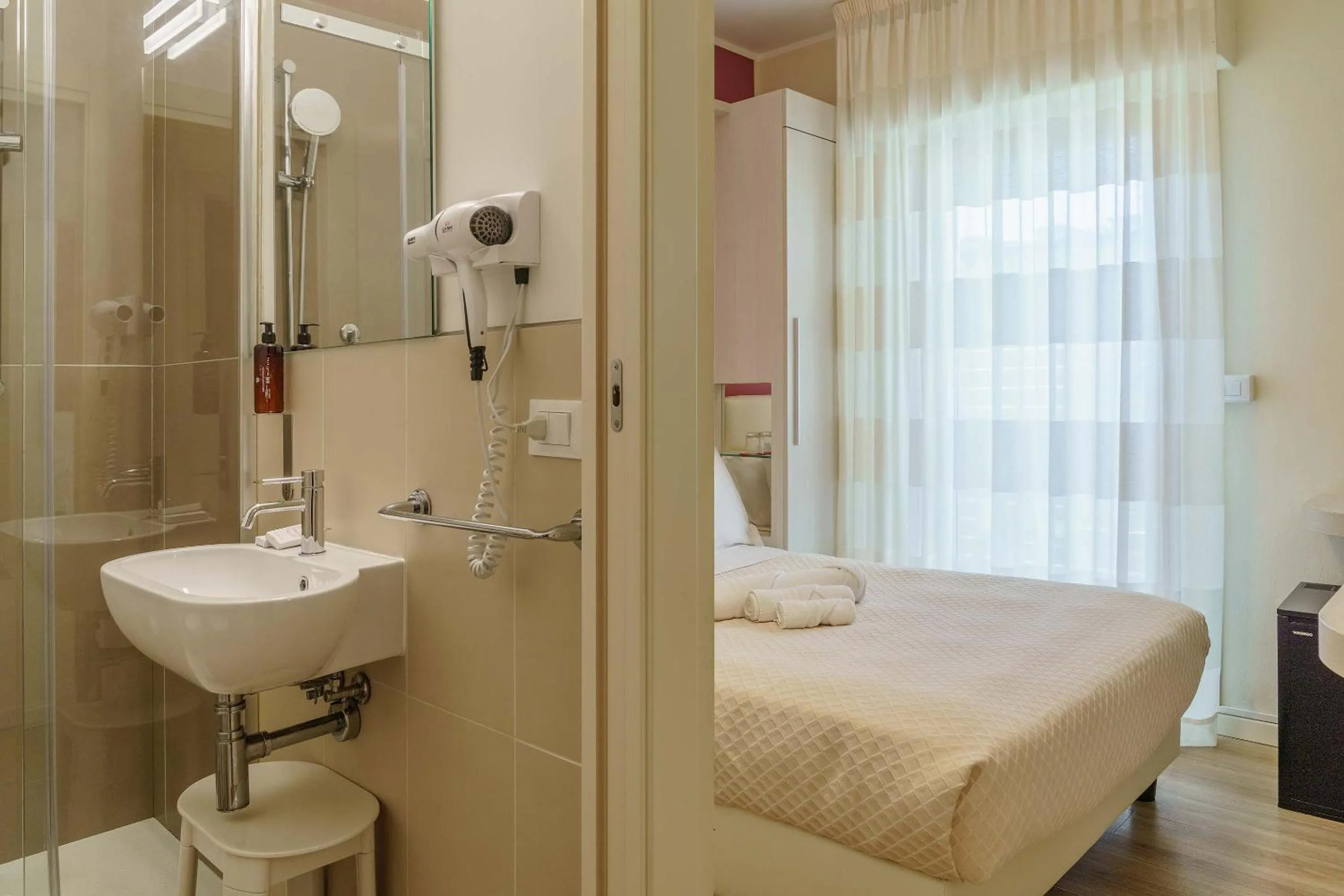 Photo of the whole room in Hotel Orchidea