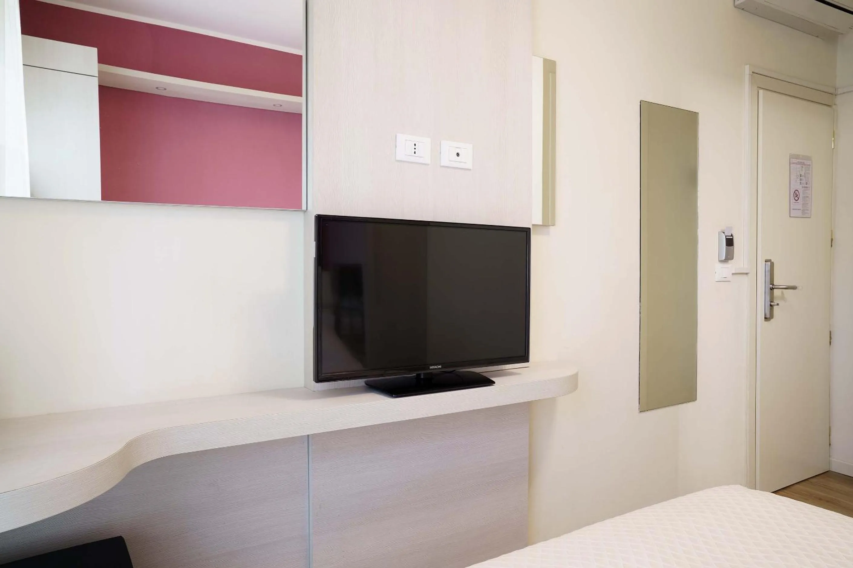 TV and multimedia, Bed in Hotel Orchidea