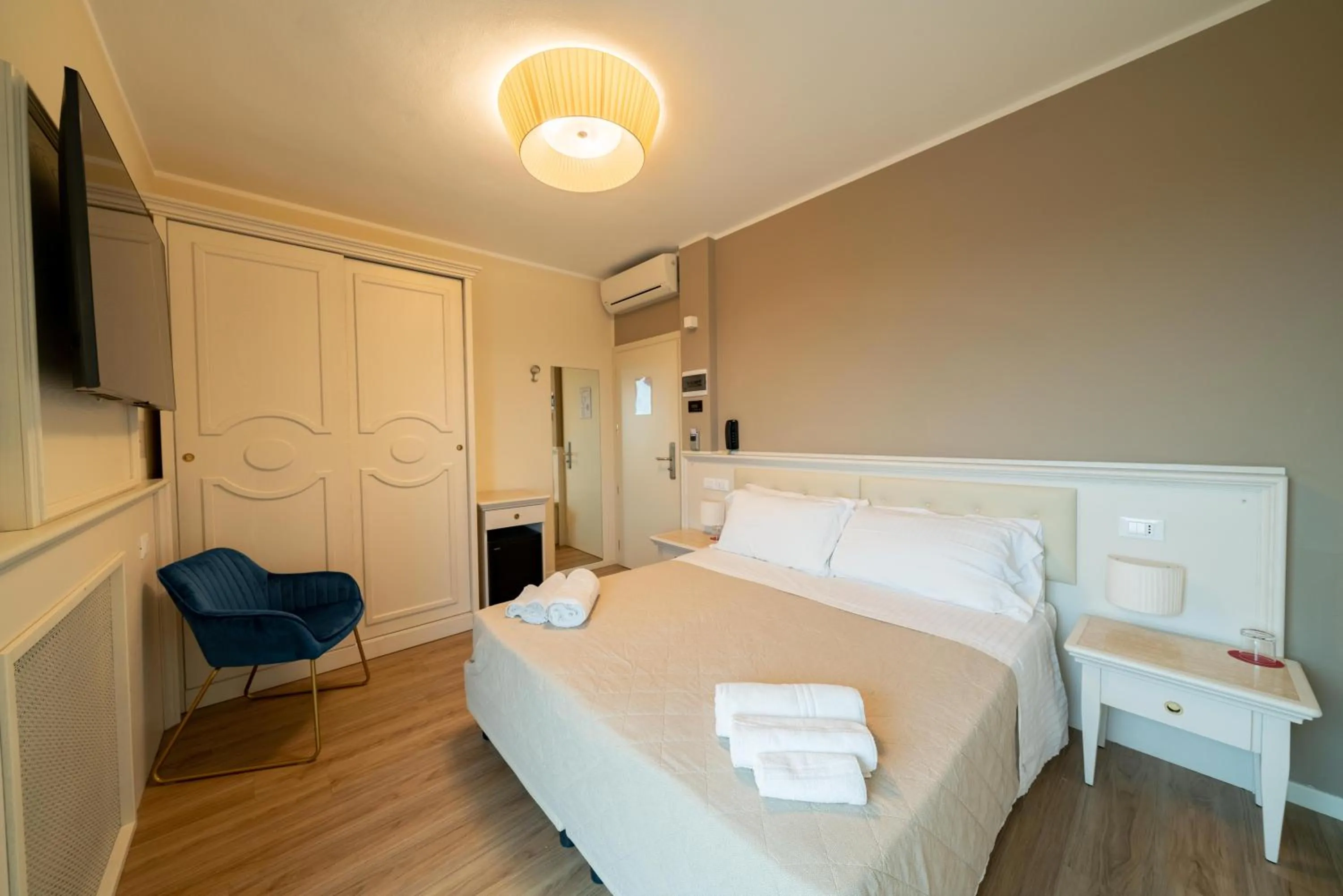 Bedroom, Bed in Hotel Orchidea