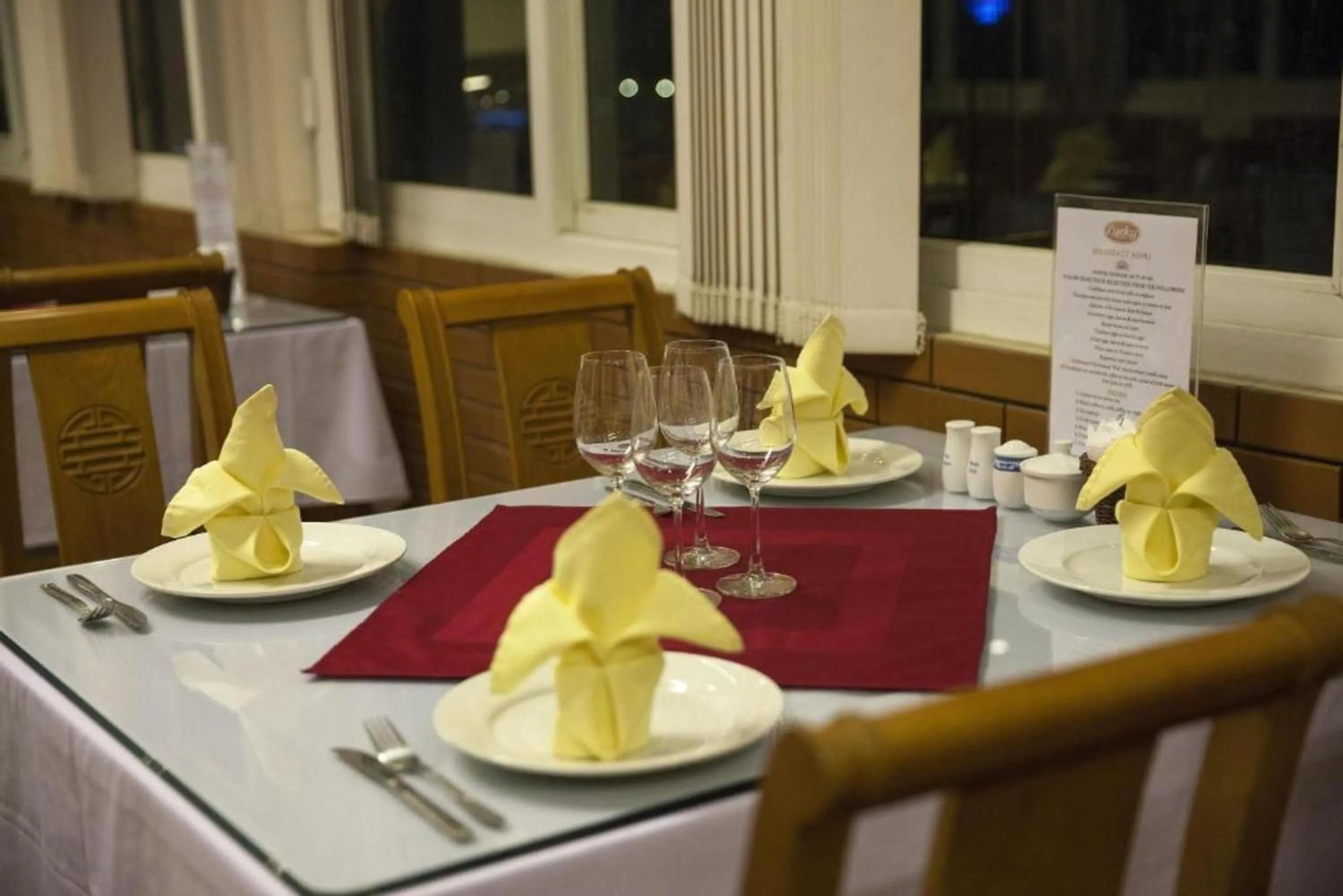 Restaurant/places to eat in Lucky 3 Hotel & Travel