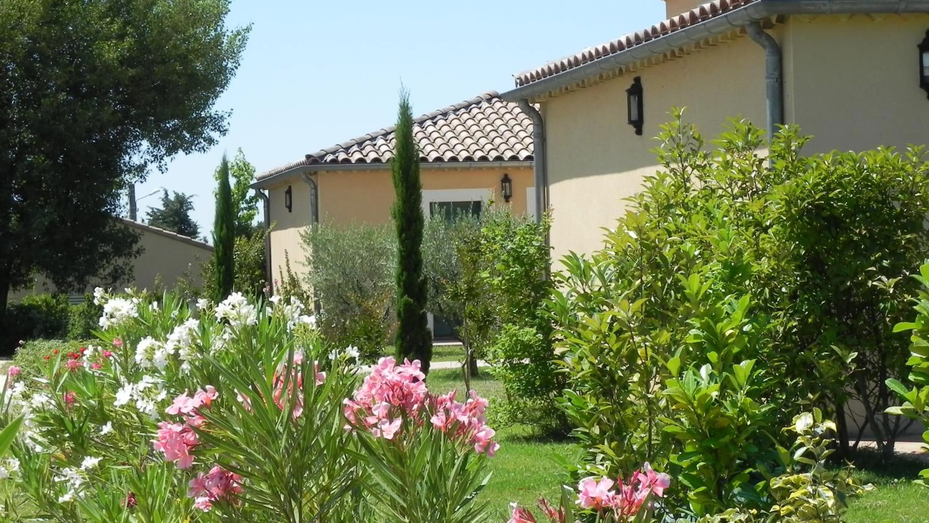 Facade/entrance in Hôtel La Bastide d'Iris