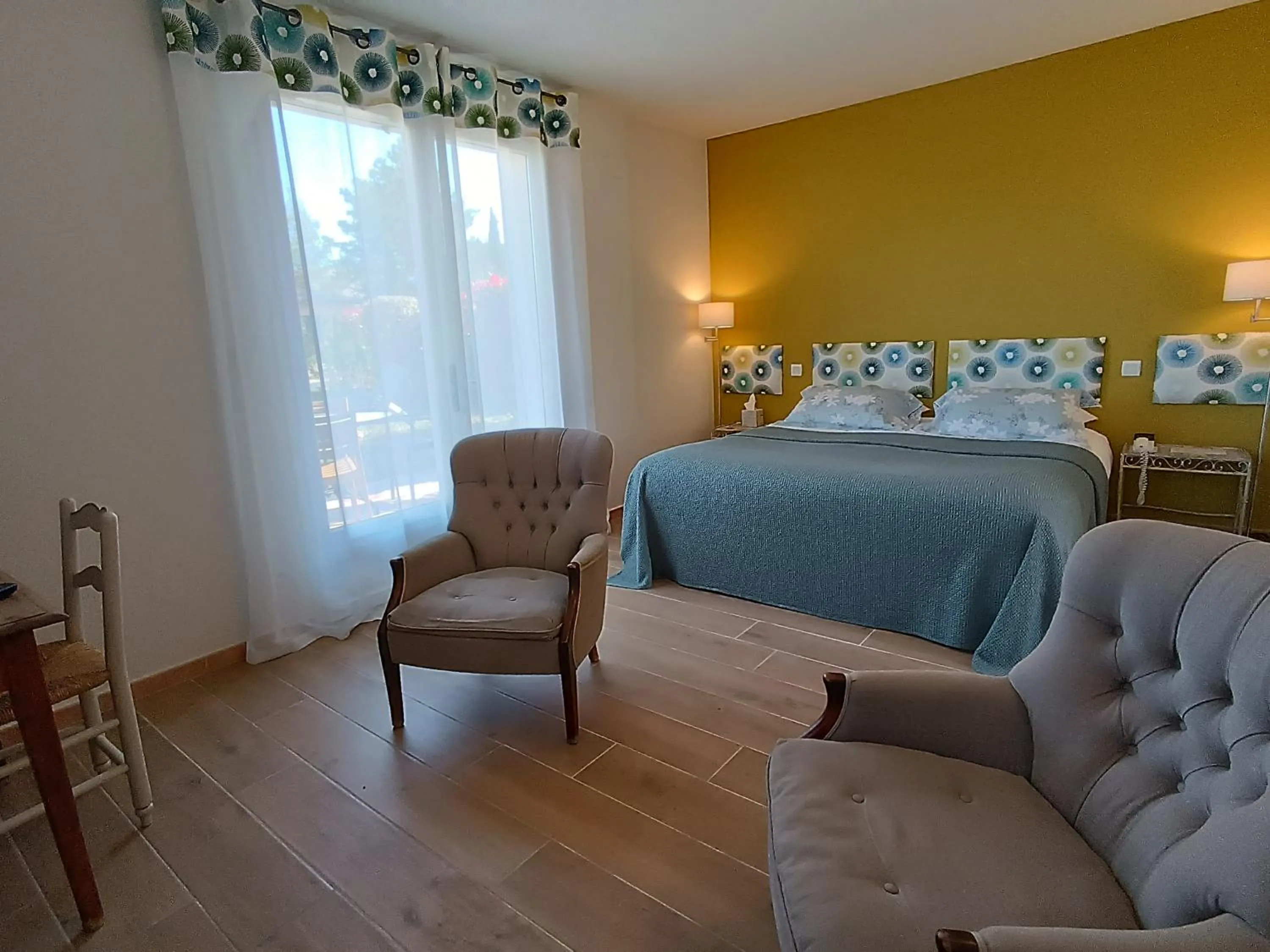 Bed in Hôtel La Bastide d'Iris