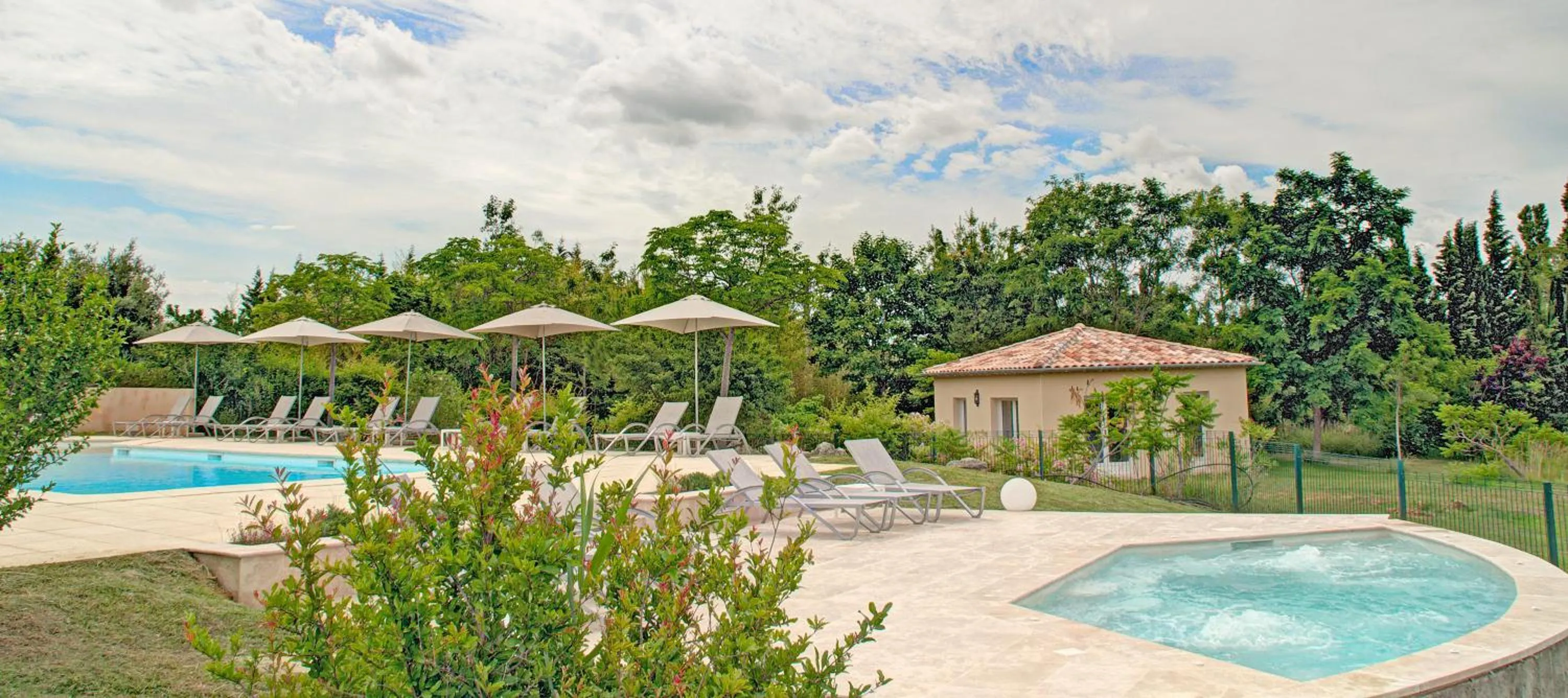 Hot Tub in Hôtel La Bastide d'Iris