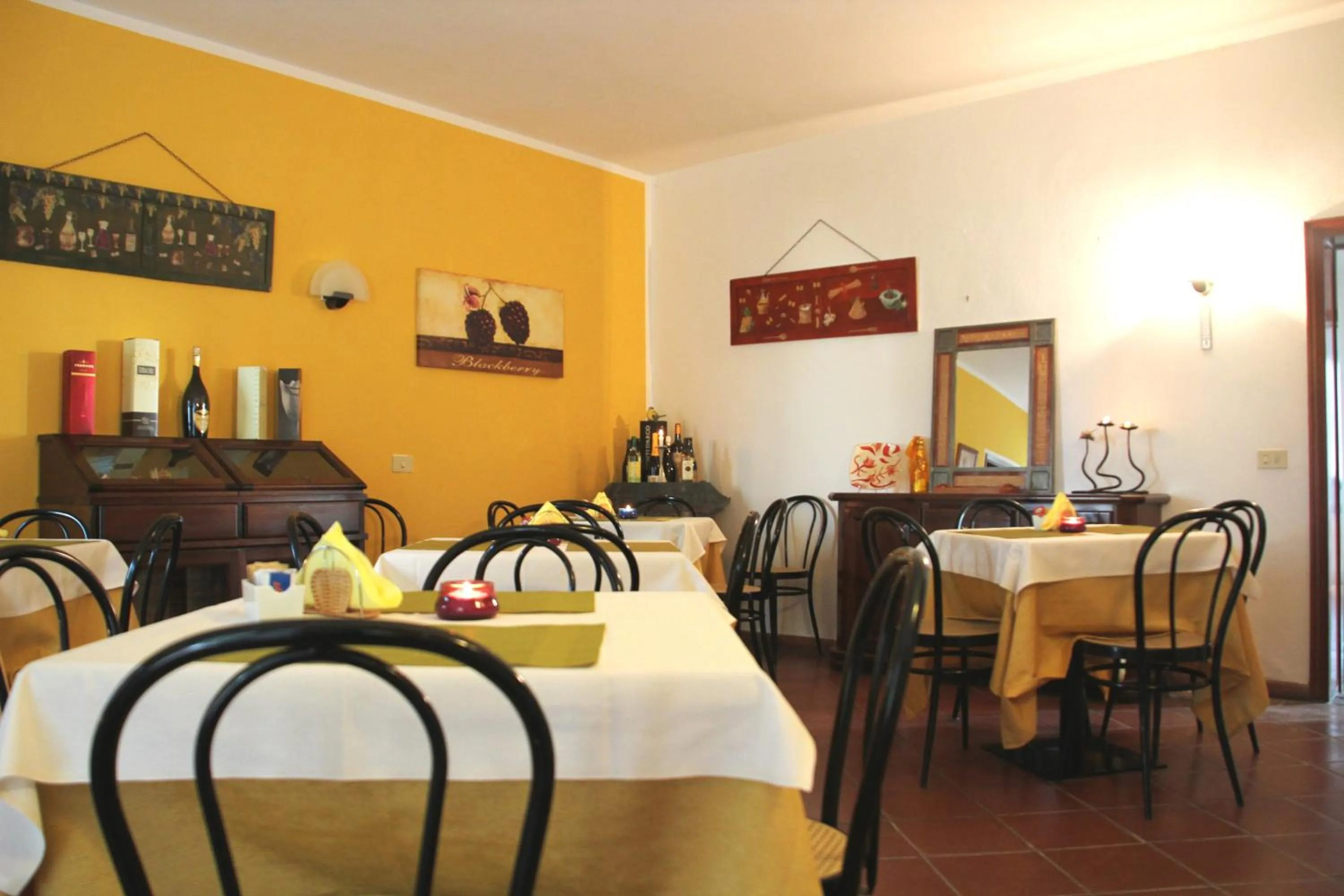 Buffet breakfast in Hotel Rurale Canneviè