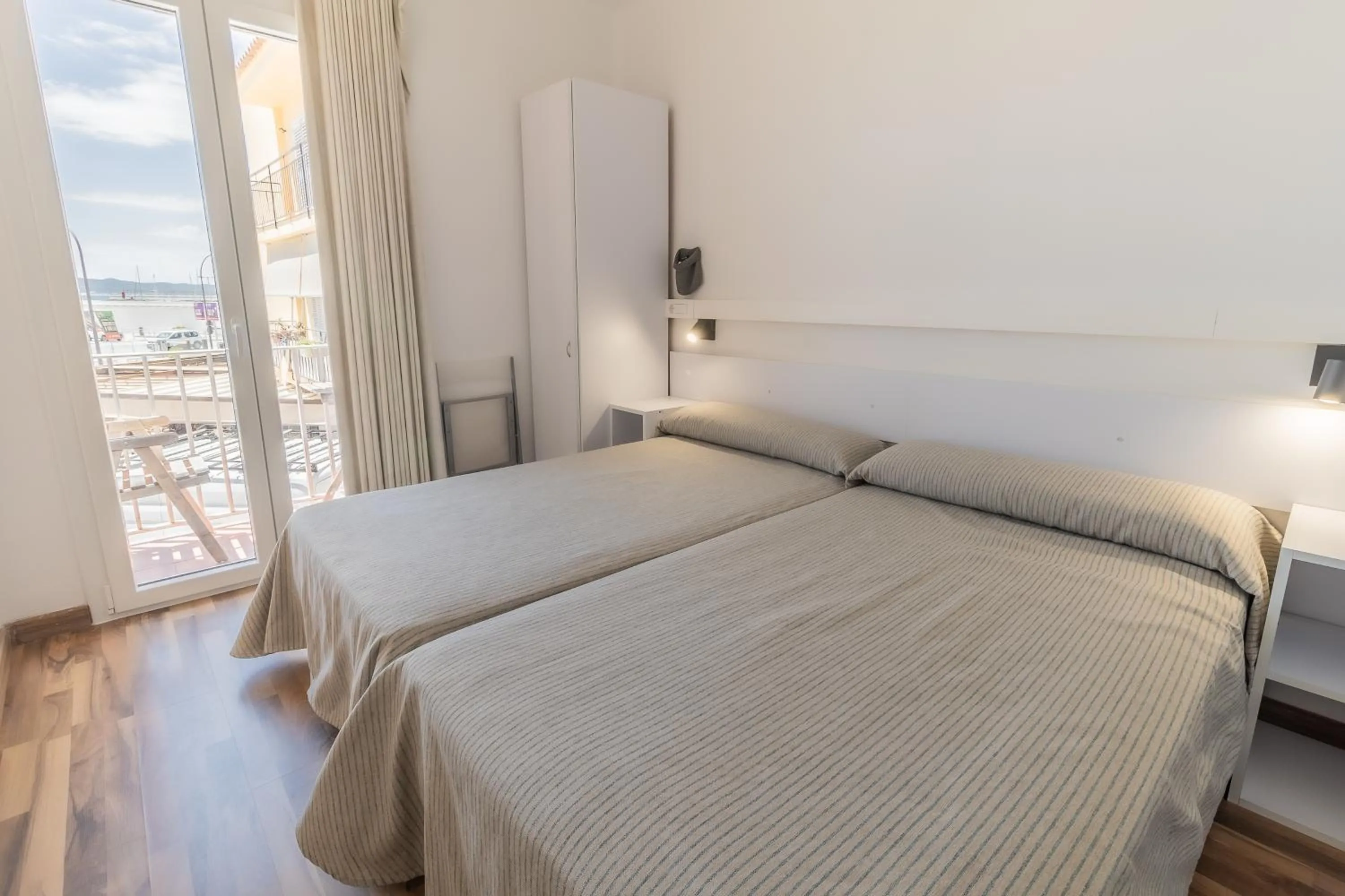 Photo of the whole room in Fonda Can Dalfo