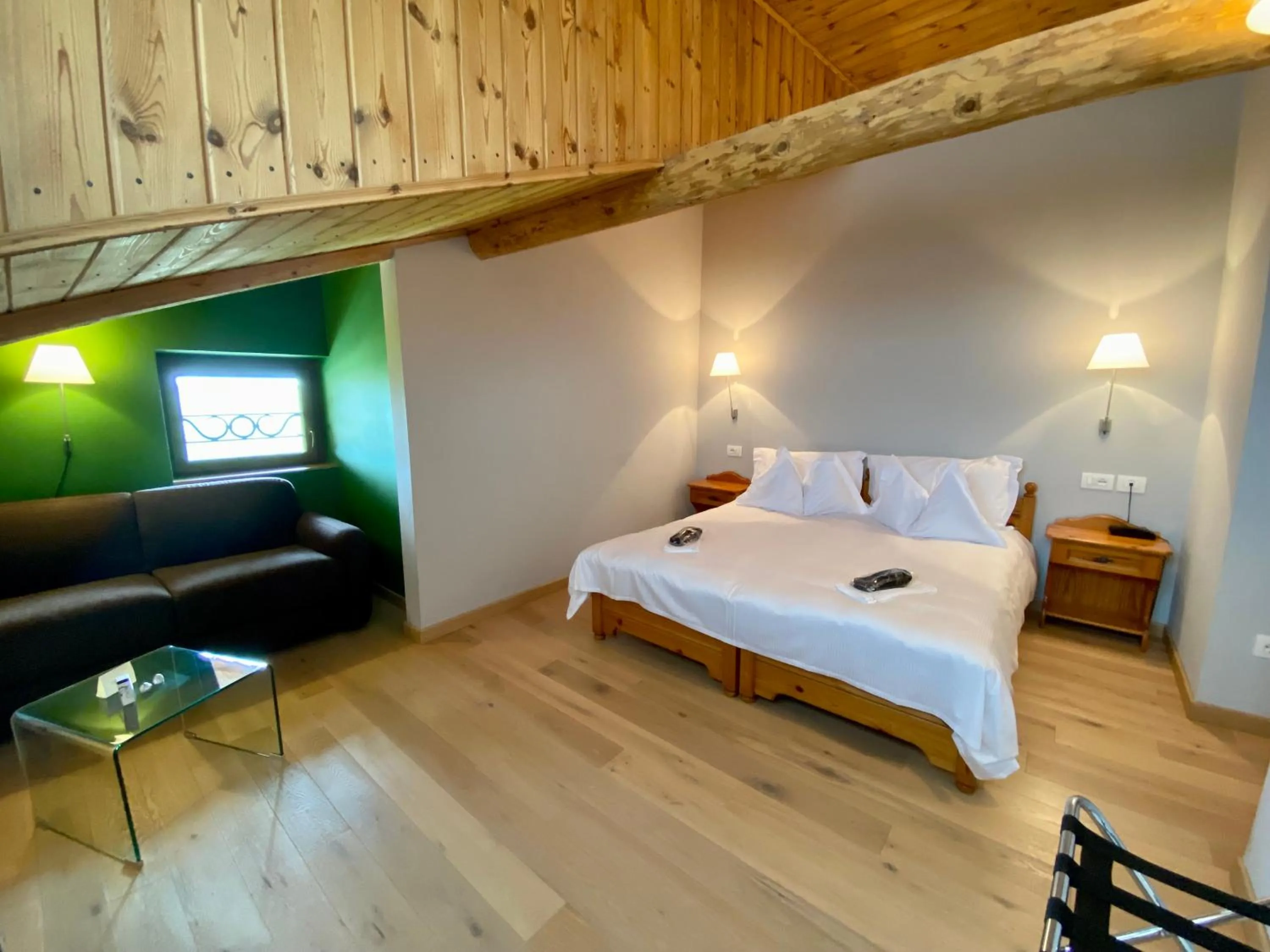 Bedroom, Bed in Albergo Rutzer