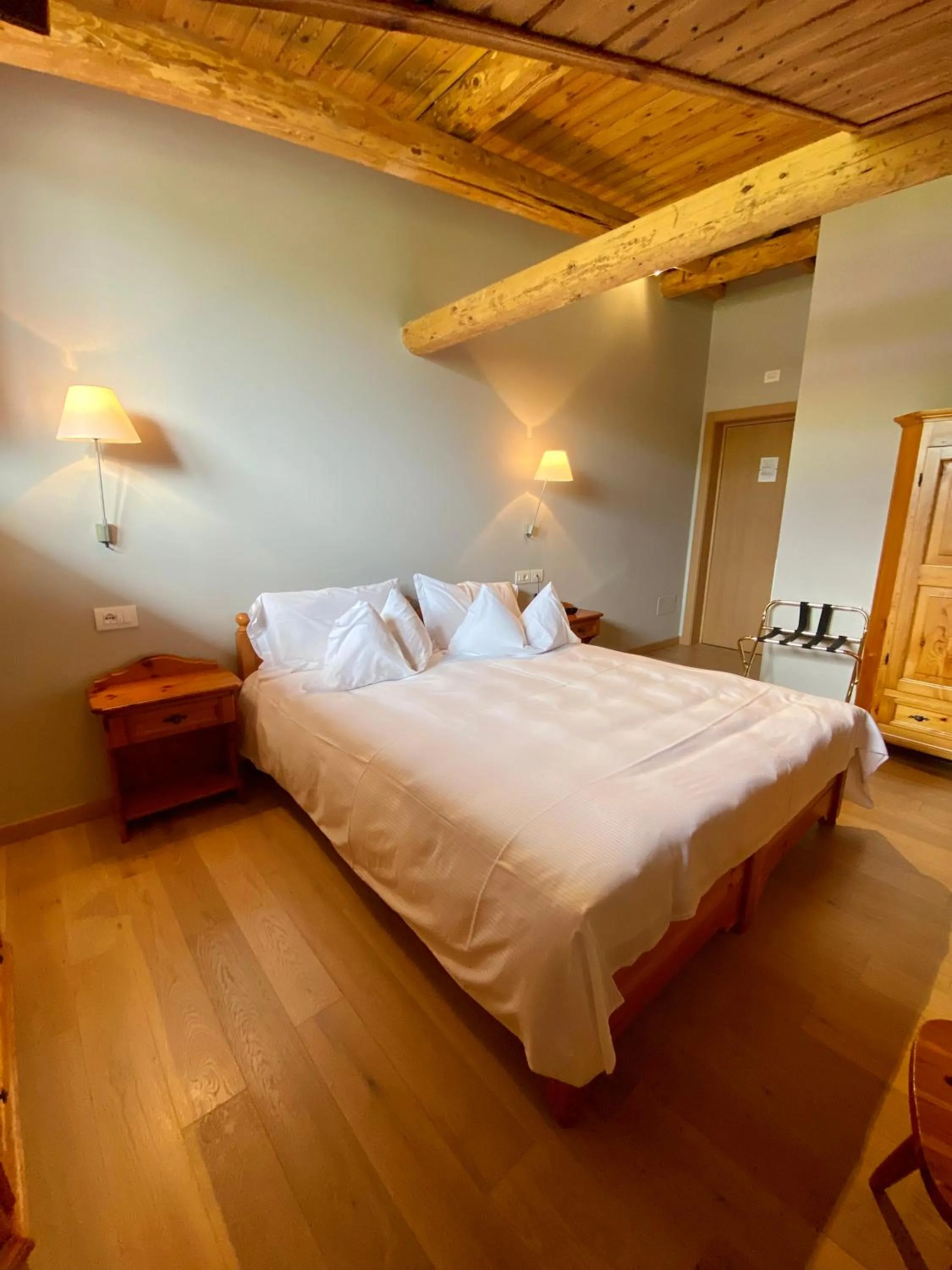 Bedroom, Bed in Albergo Rutzer