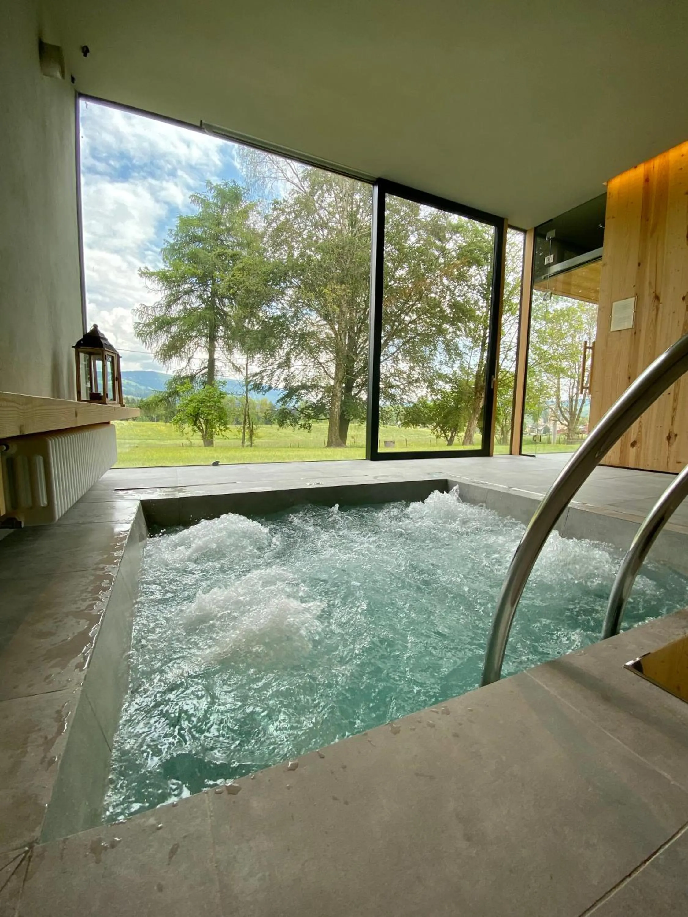 Hot Tub, Swimming Pool in Albergo Rutzer