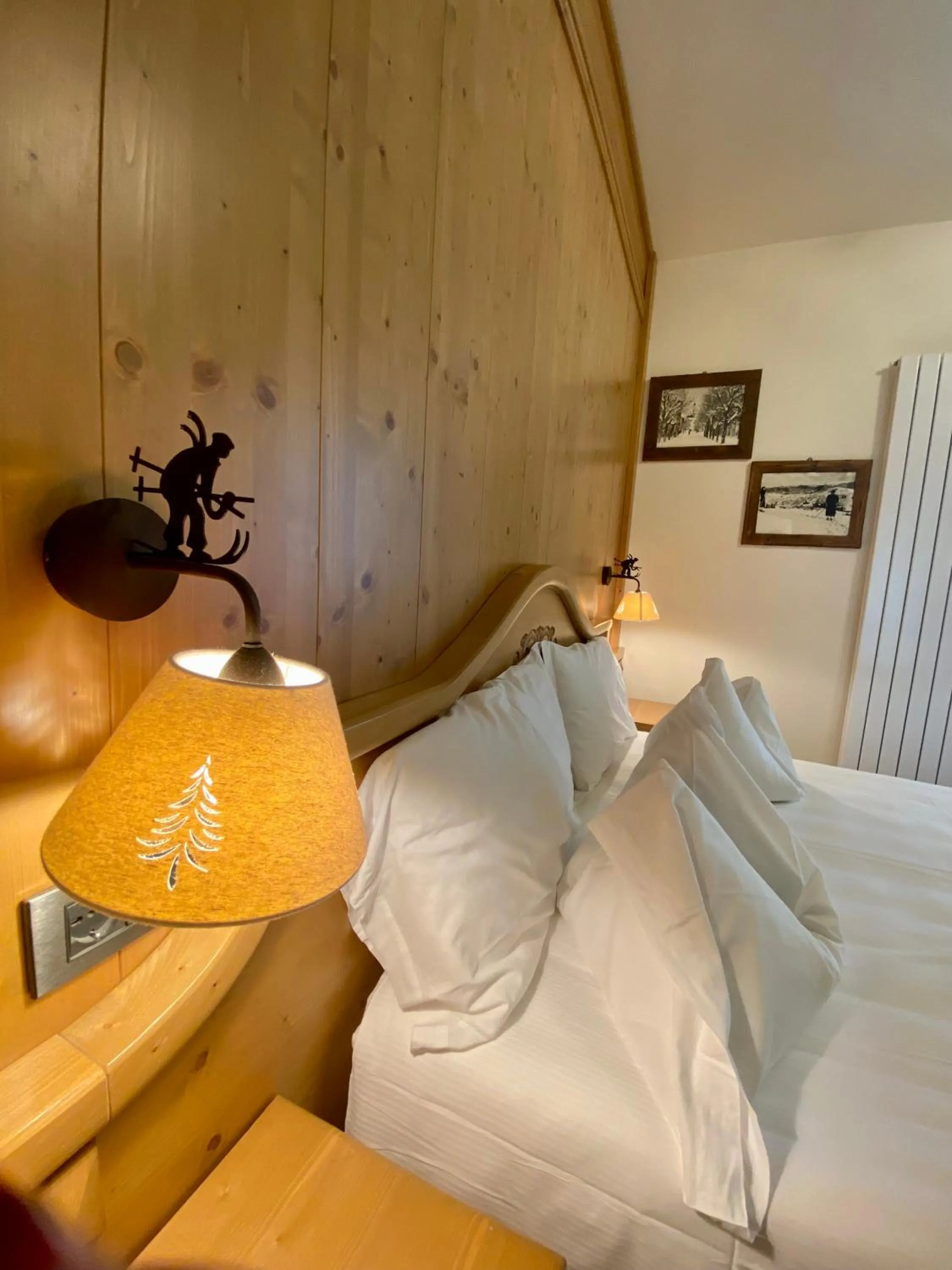 Bedroom, Bed in Albergo Rutzer