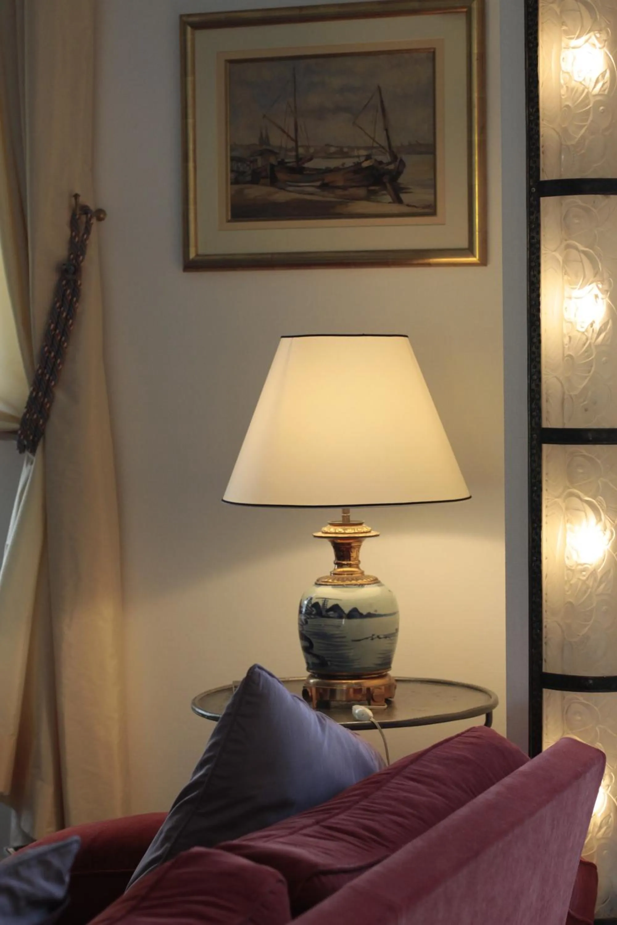 Decorative detail, Bed in Hôtel Maïtagaria