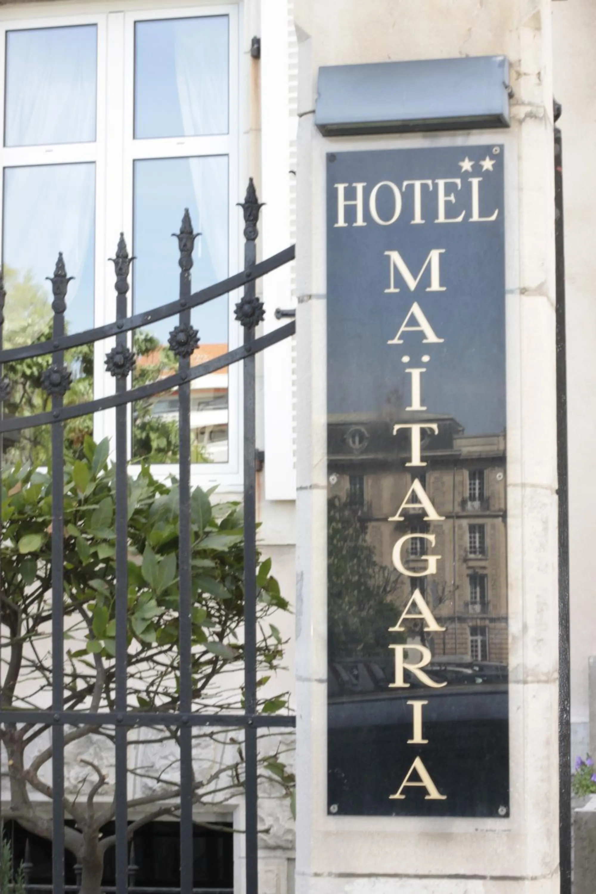 Facade/entrance in Hôtel Maïtagaria
