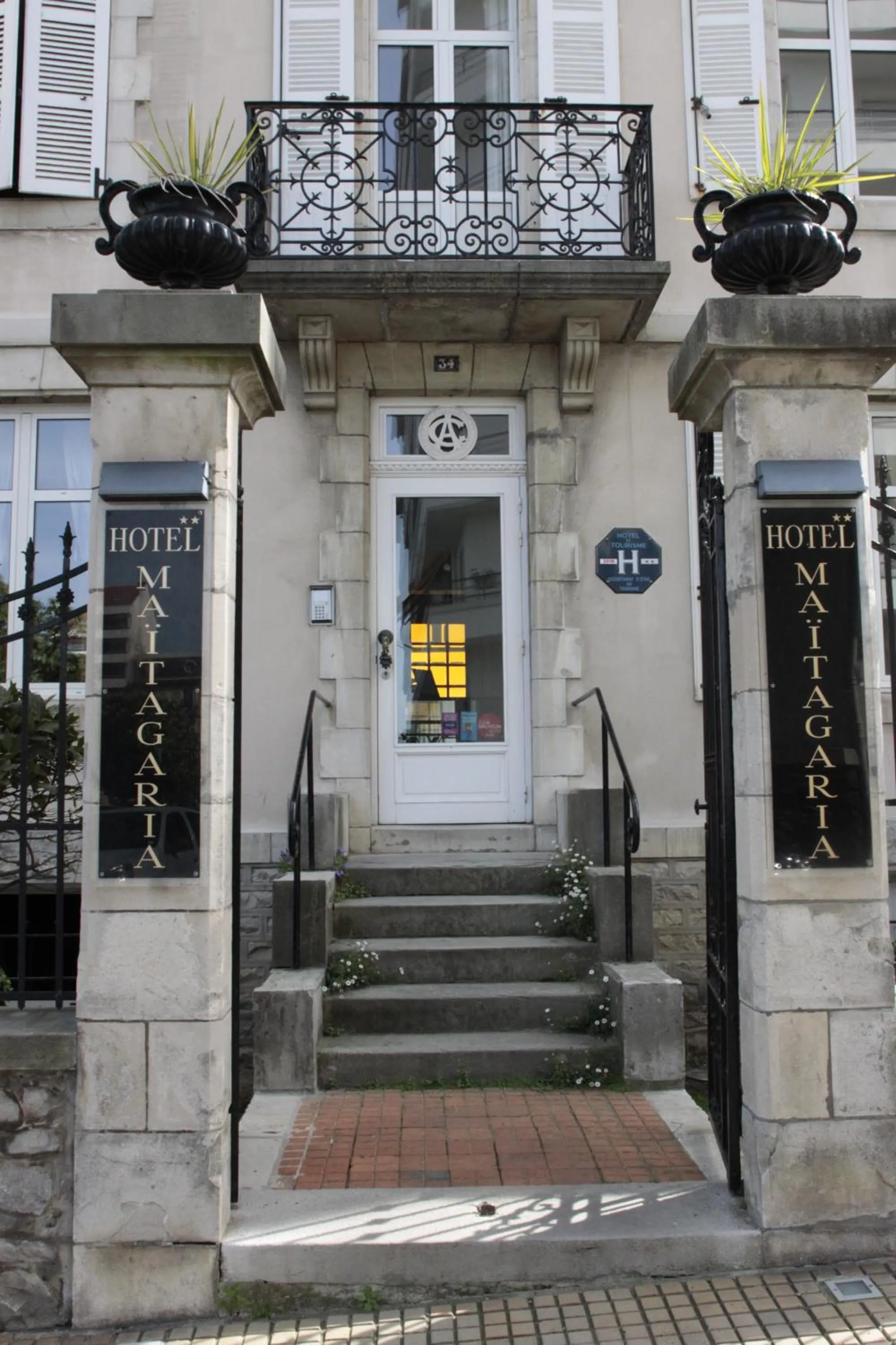 Facade/entrance in Hôtel Maïtagaria
