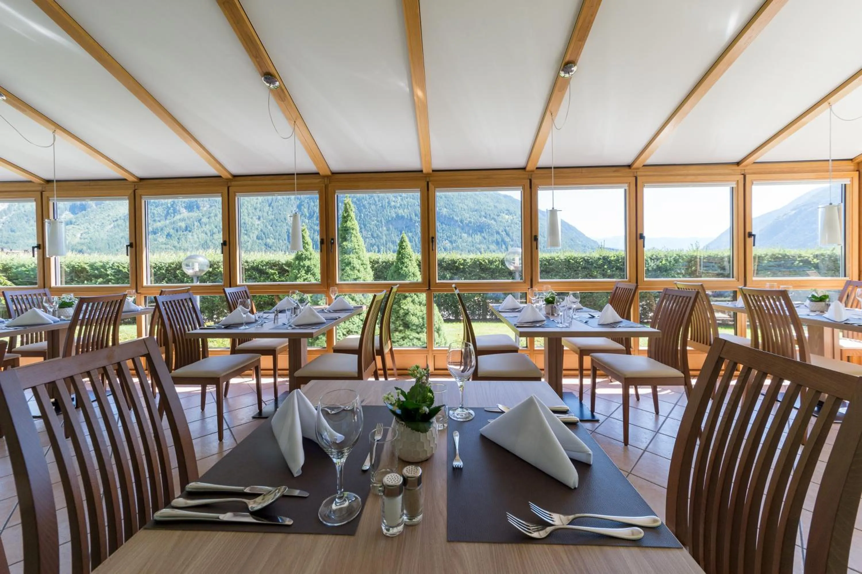 Restaurant/places to eat in Hotel Mirabell