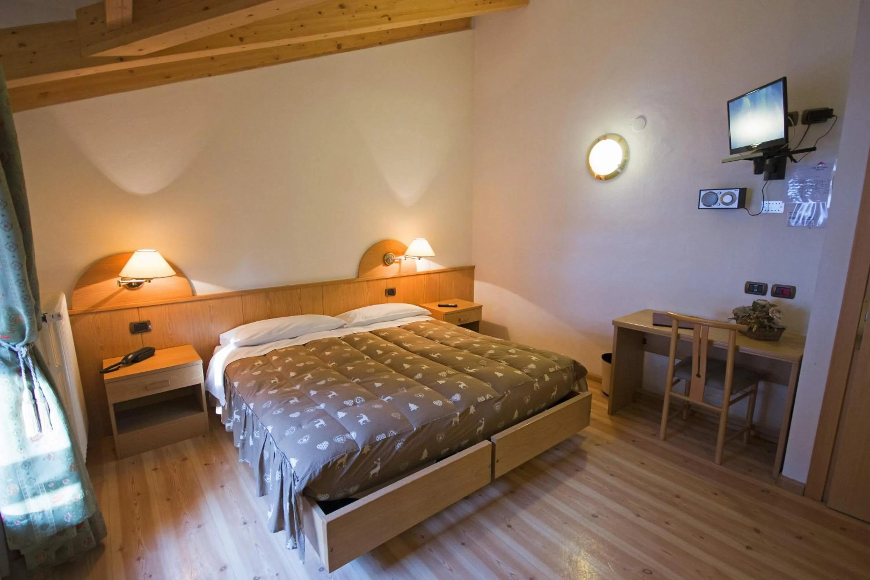 Bedroom, Bed in Hotel Miravalle