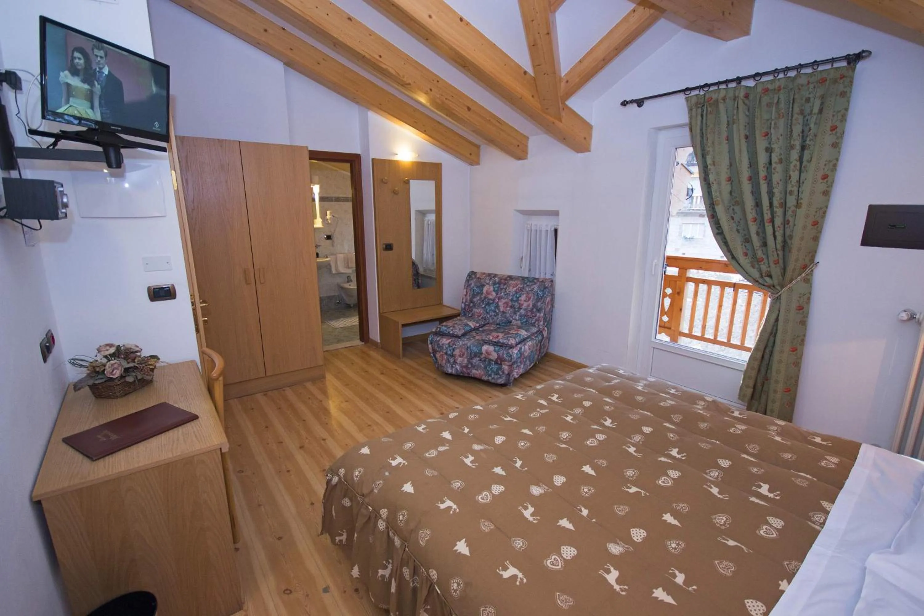 Bedroom, Bed in Hotel Miravalle