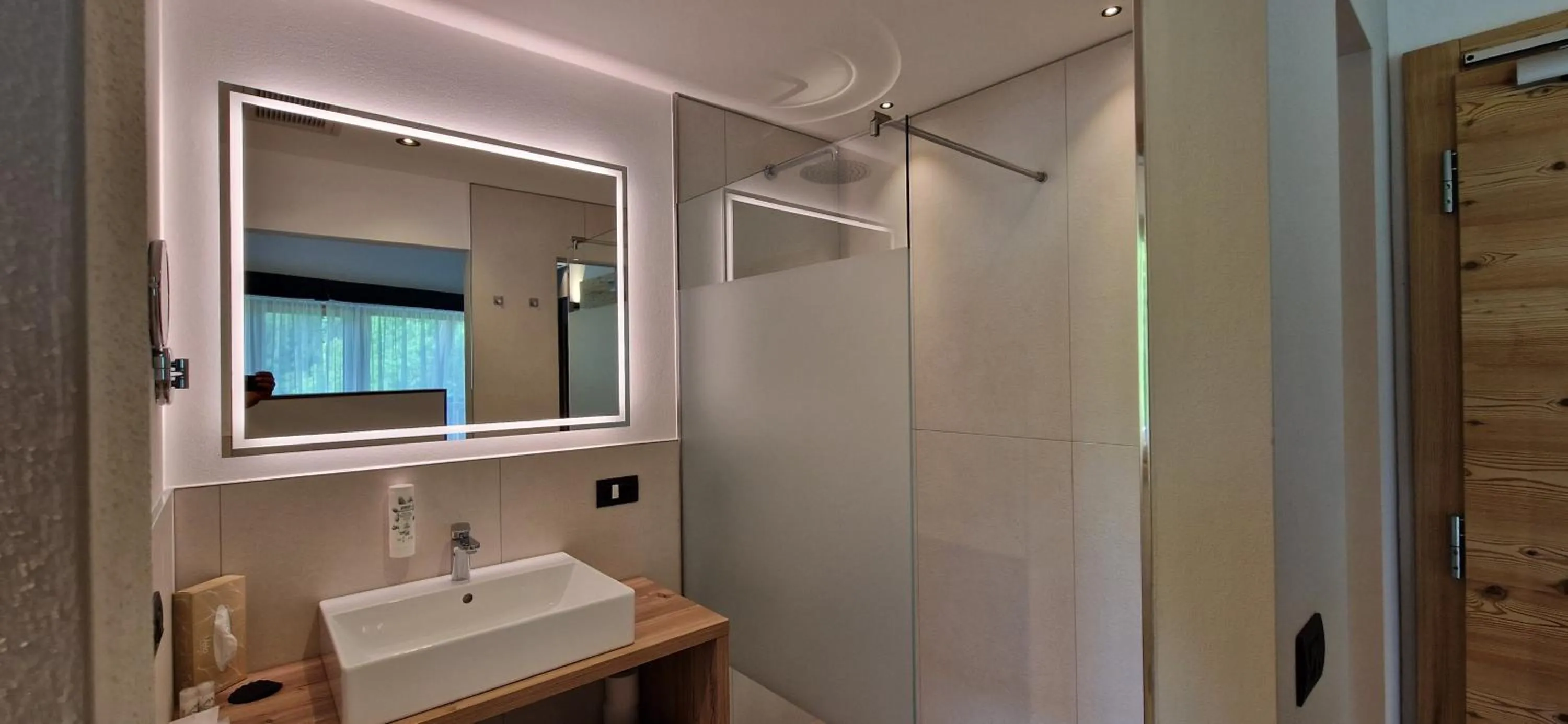 Shower in Hotel Miravalle