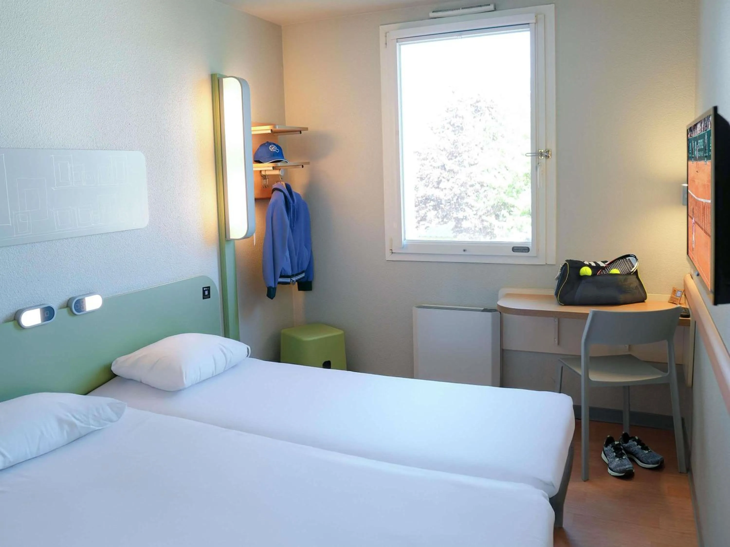 Bedroom, Bed in ibis budget Caen Porte de Bretagne