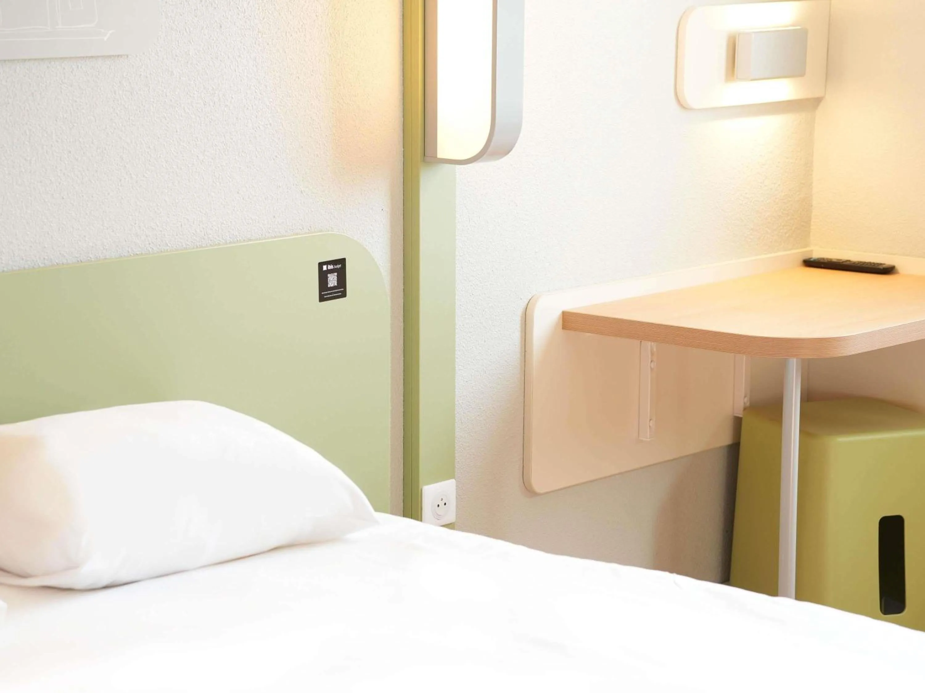 Bedroom, Bed in ibis budget Caen Porte de Bretagne