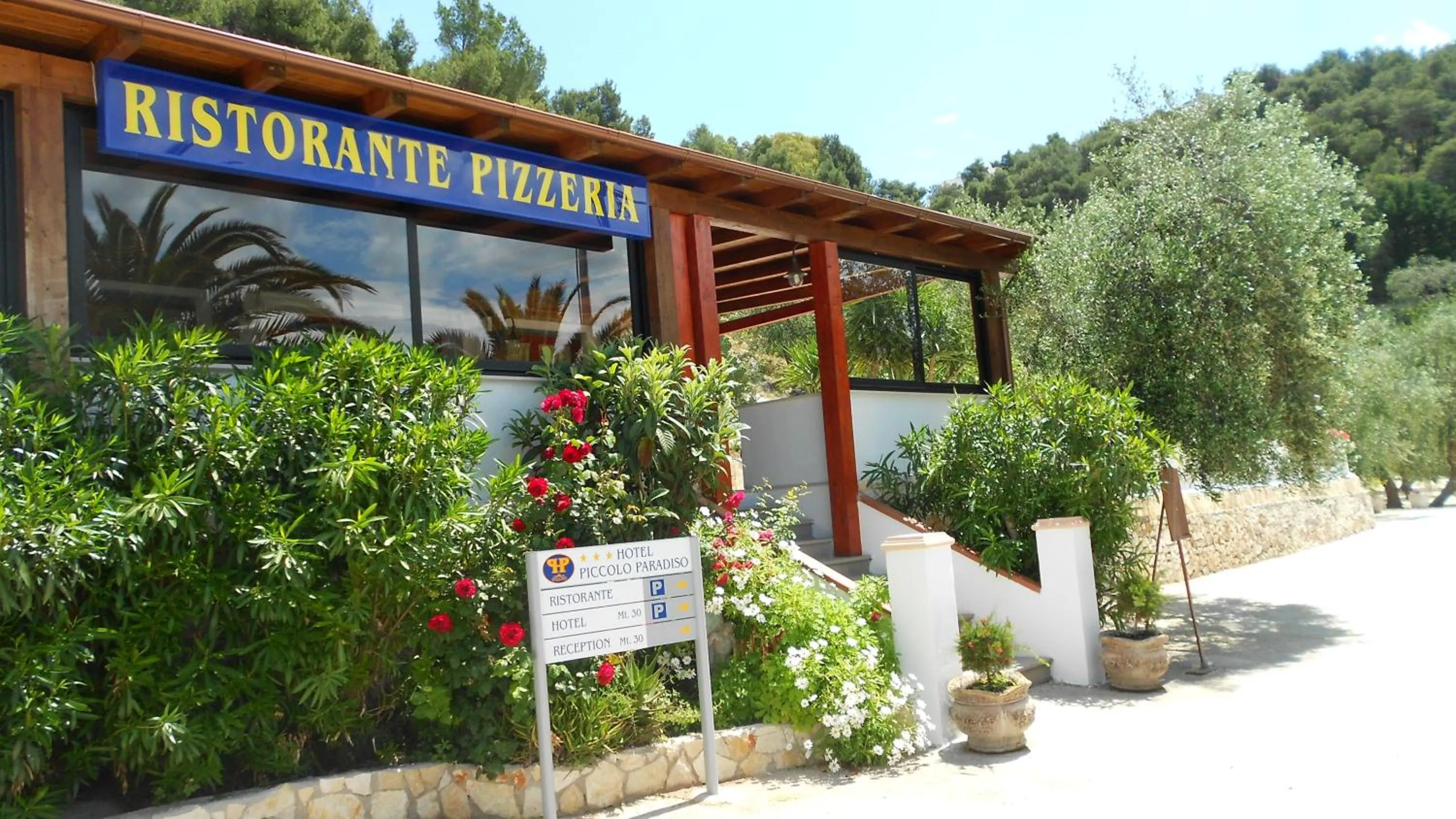 Facade/entrance in Hotel Piccolo Paradiso
