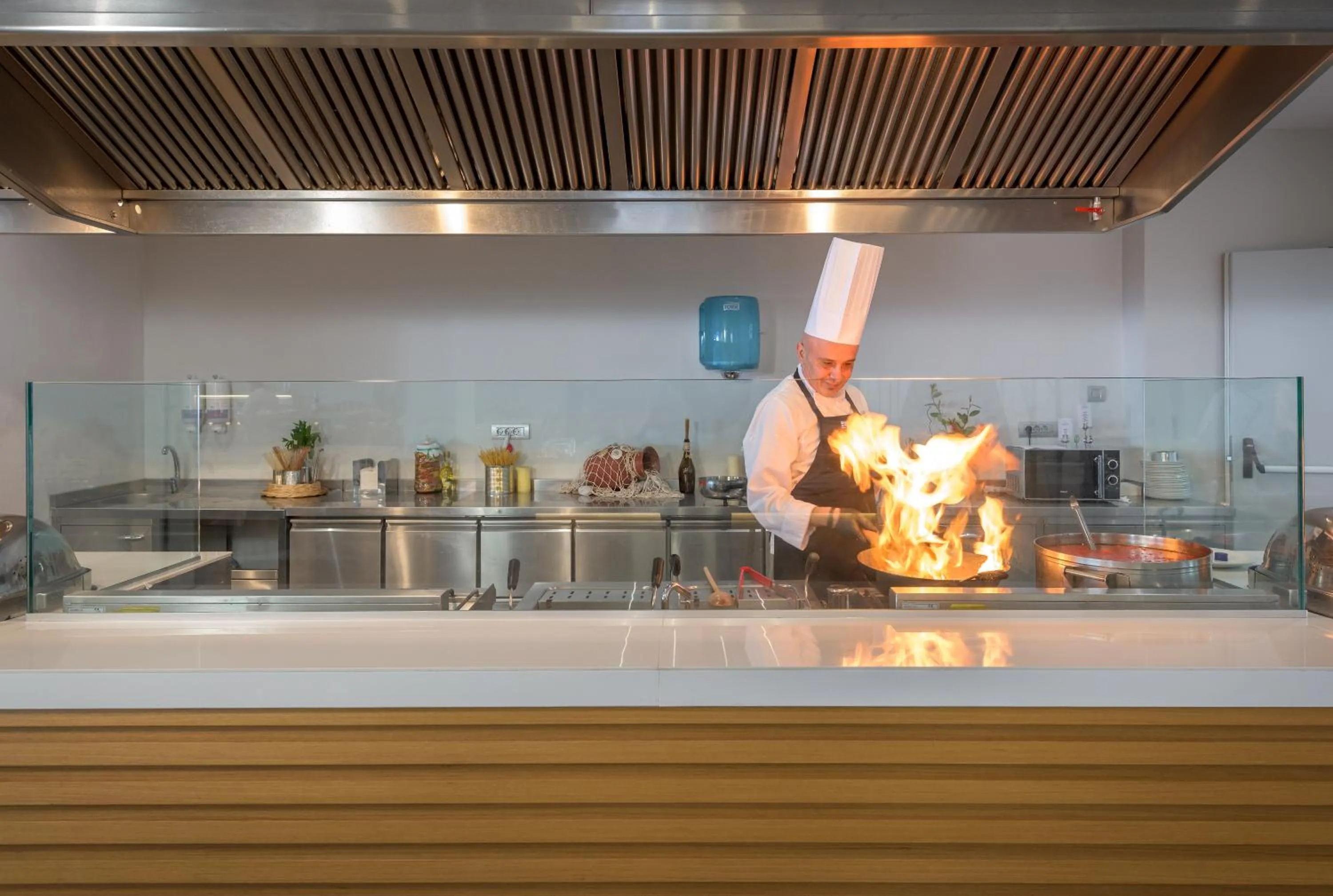 Restaurant/places to eat in Avra Beach Resort