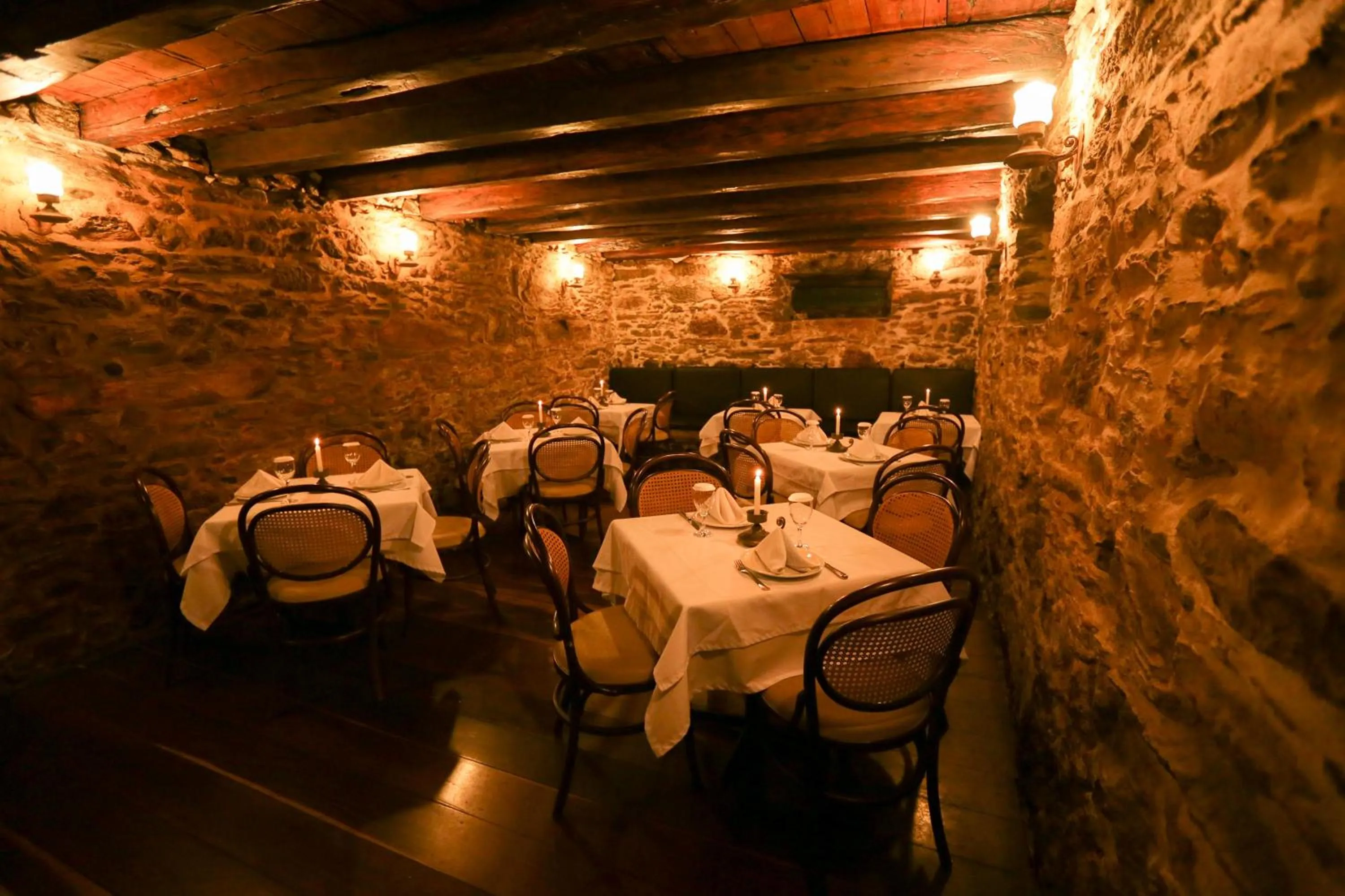 Restaurant/places to eat in Hotel Luxor