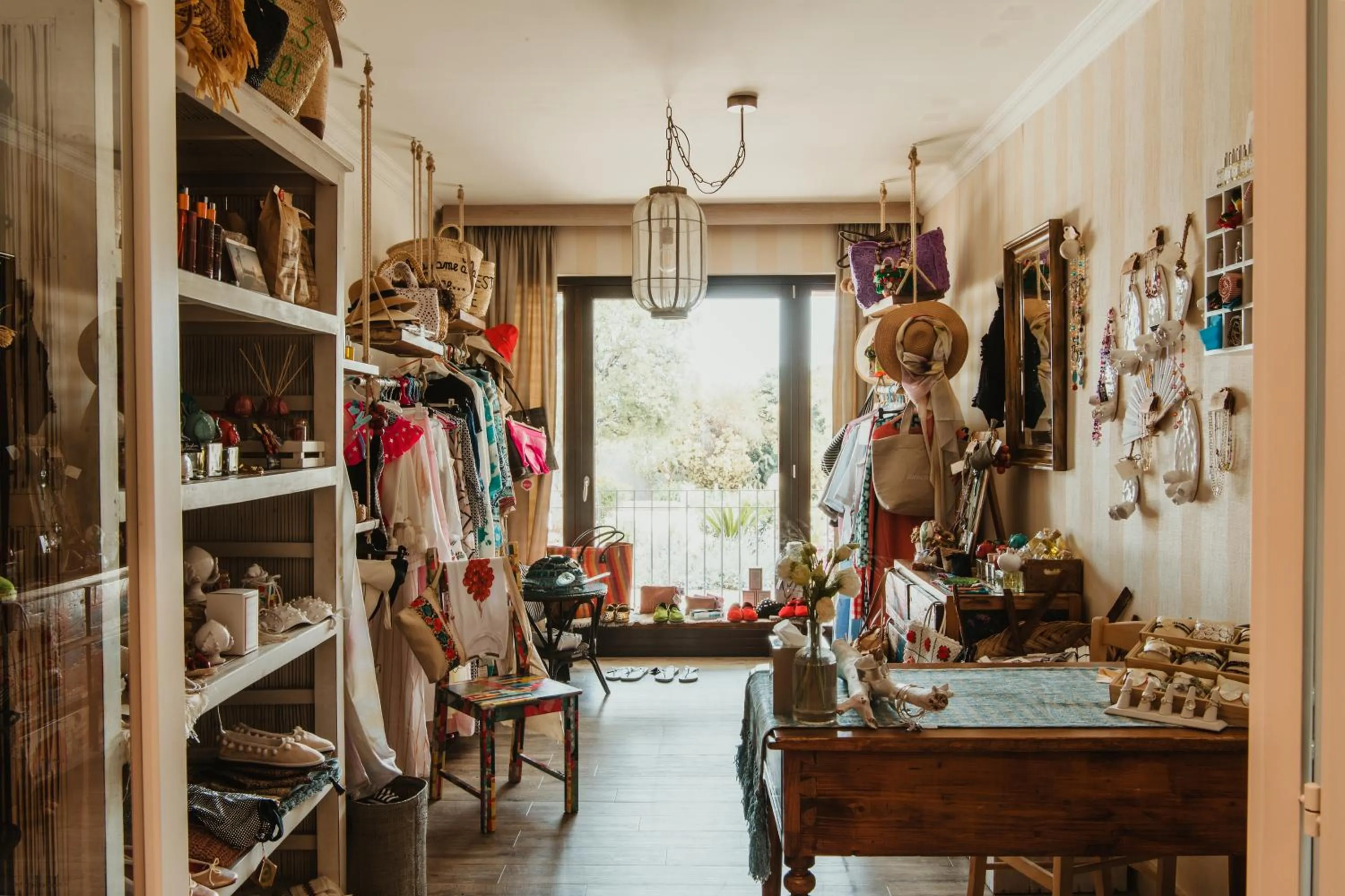 On-site shops in Canne Bianche Lifestyle Hotel