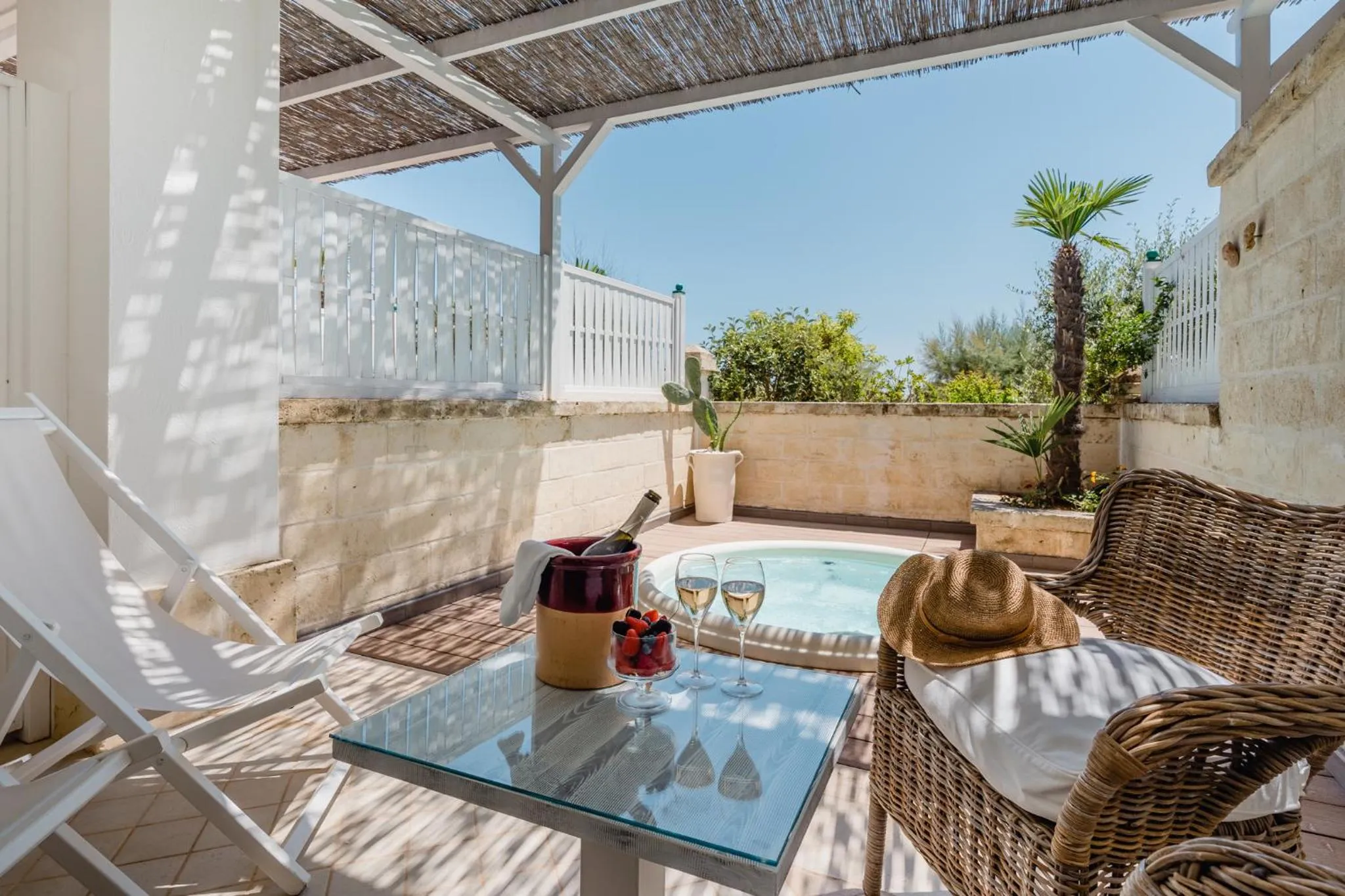 Patio in Canne Bianche Lifestyle Hotel