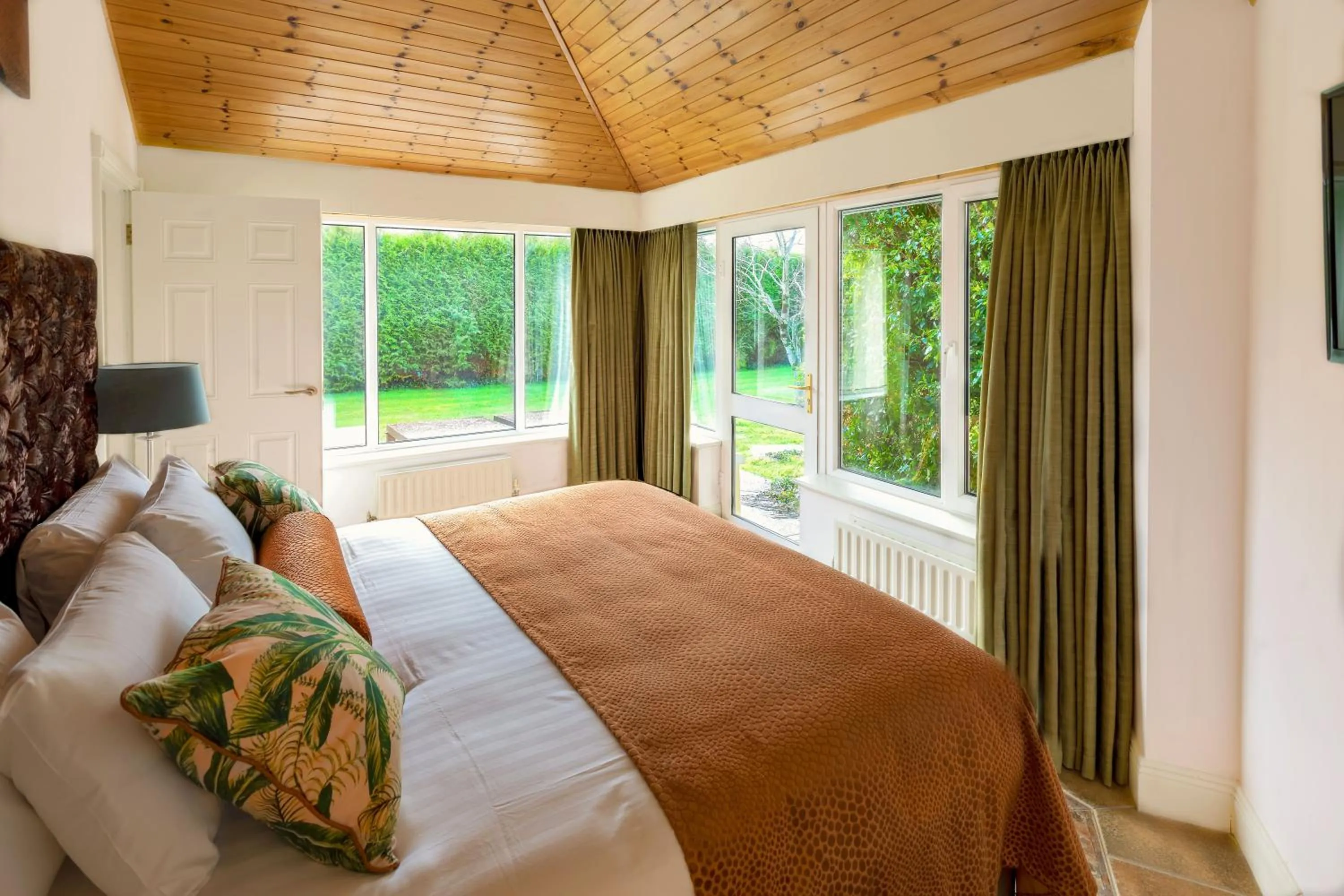 Bedroom, Bed in Brook Lodge Boutique Hotel