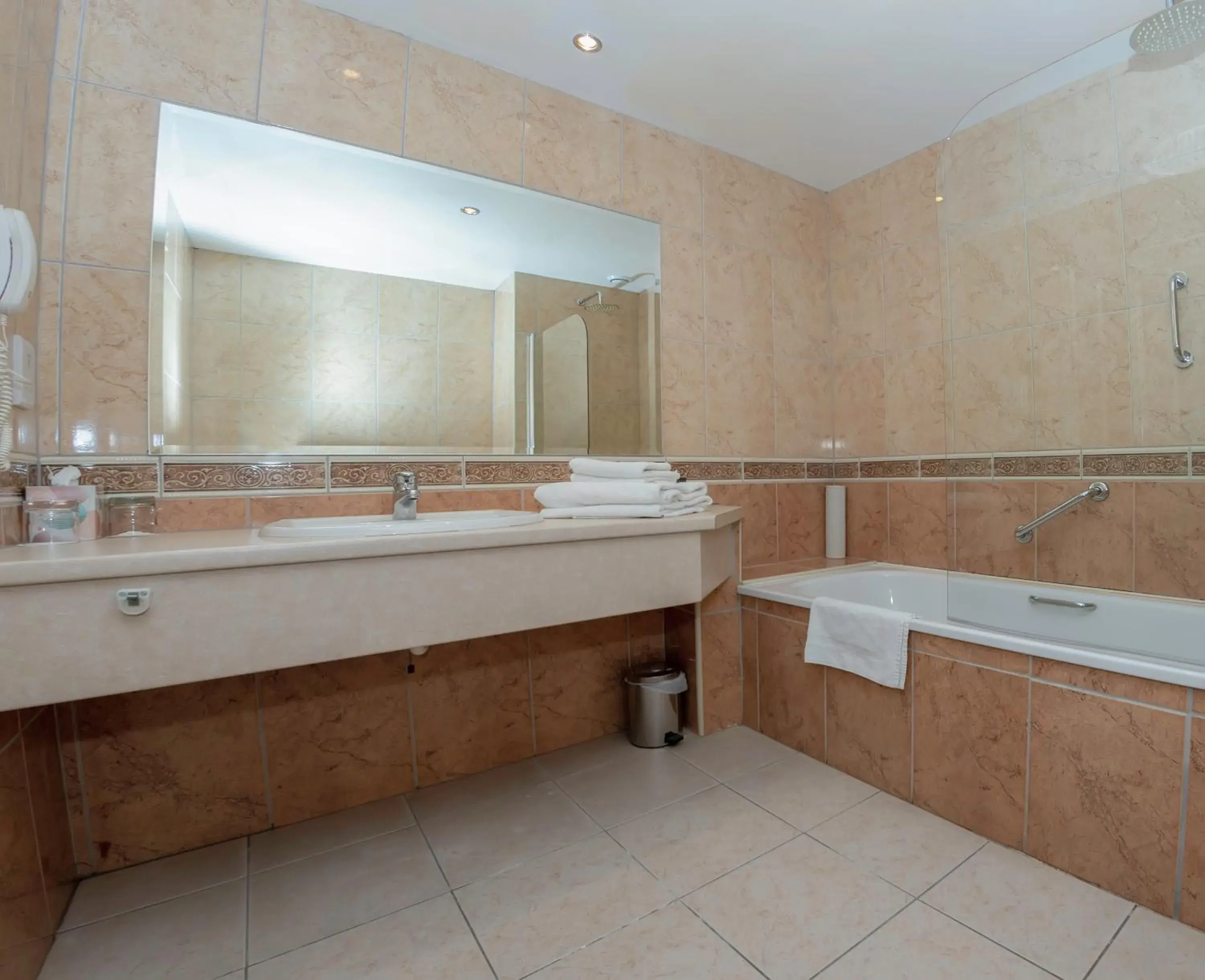 Standard Triple Room in Brook Lodge Boutique Hotel Standard Triple Room in Brook Lodge Boutique Hotel