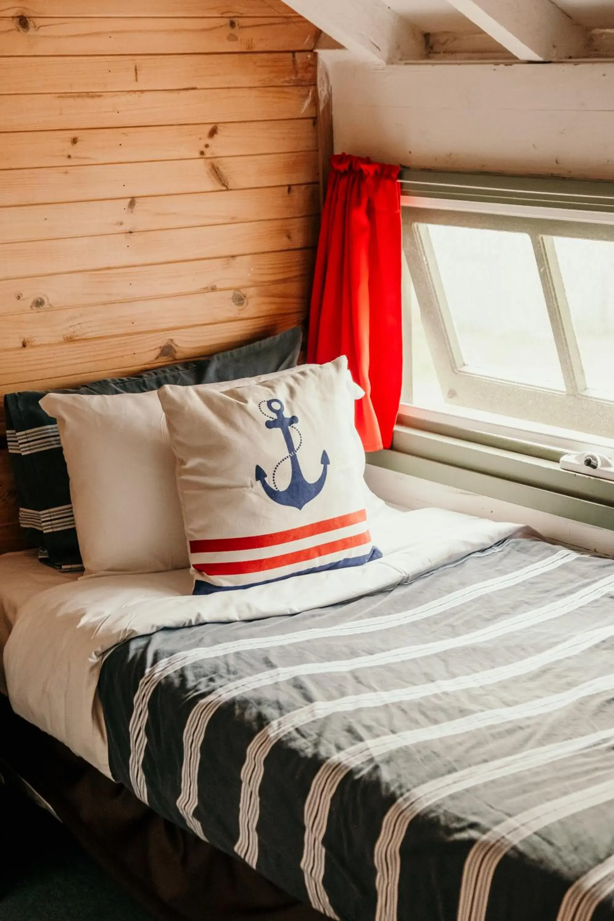 Budget Single Room with Shared Bathroom in The Wandering Whale Port Fairy Budget Single Room with Shared Bathroom in The Wandering Whale Port Fairy