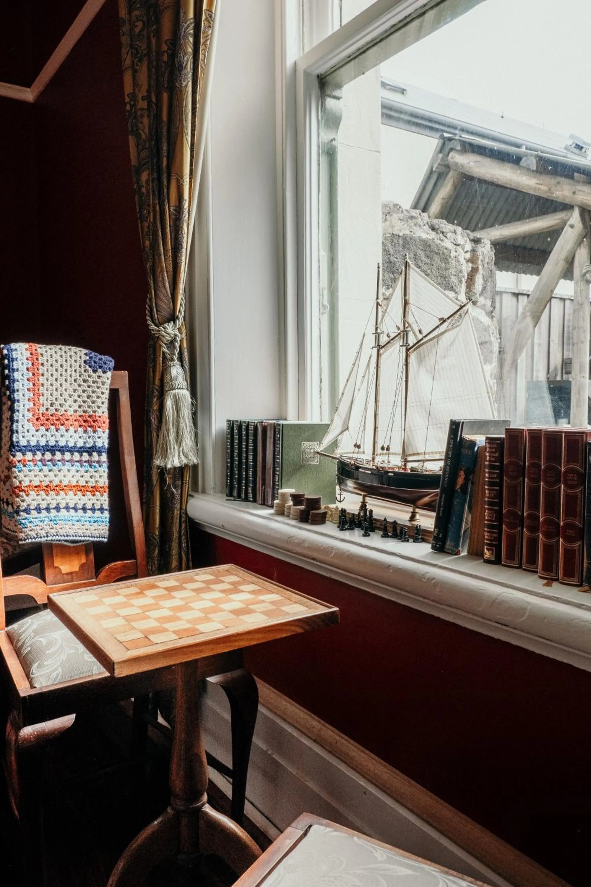 Communal lounge/ TV room in The Wandering Whale Port Fairy