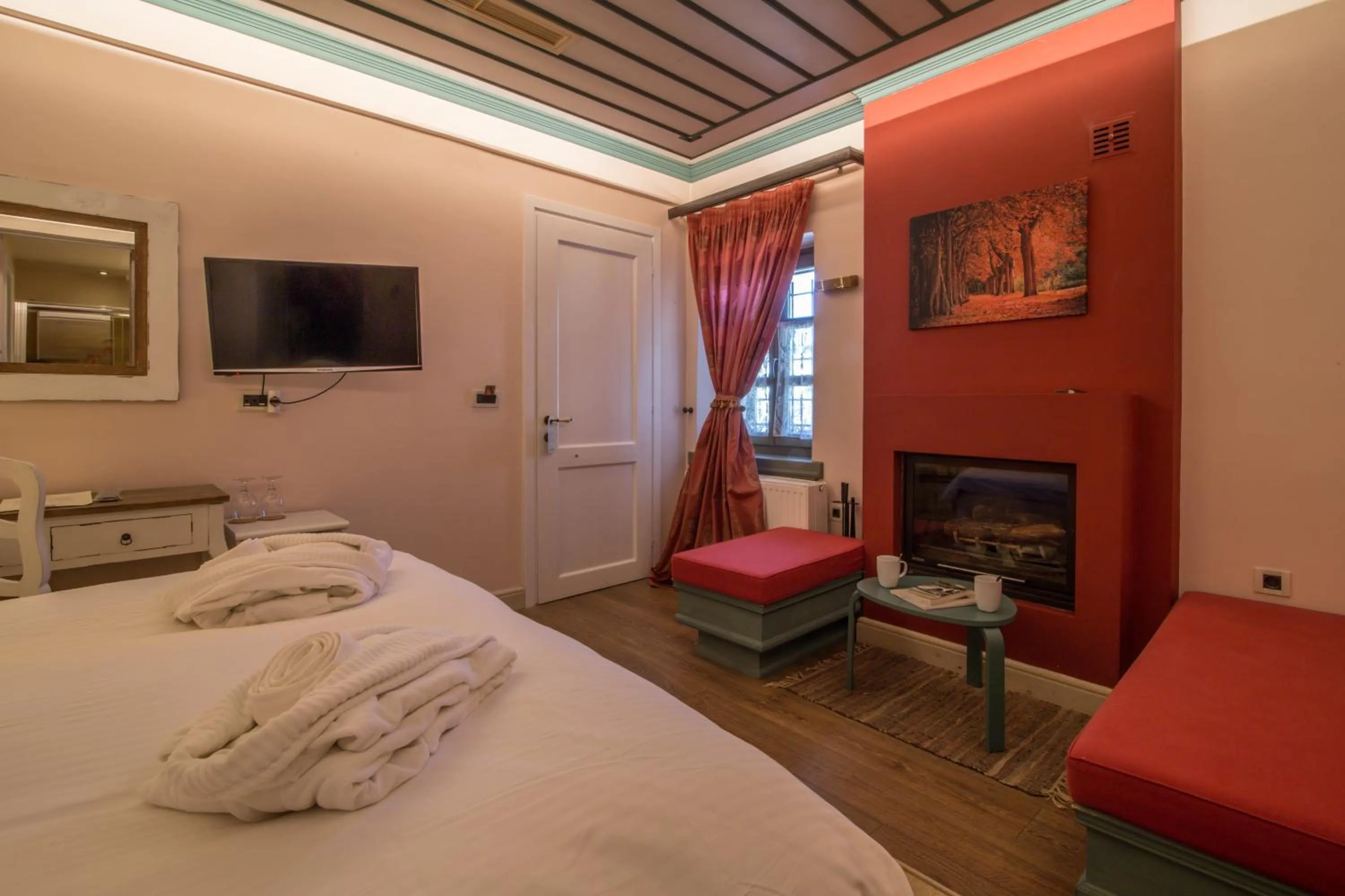 Bed in Pirrion Wellness Boutique Hotel