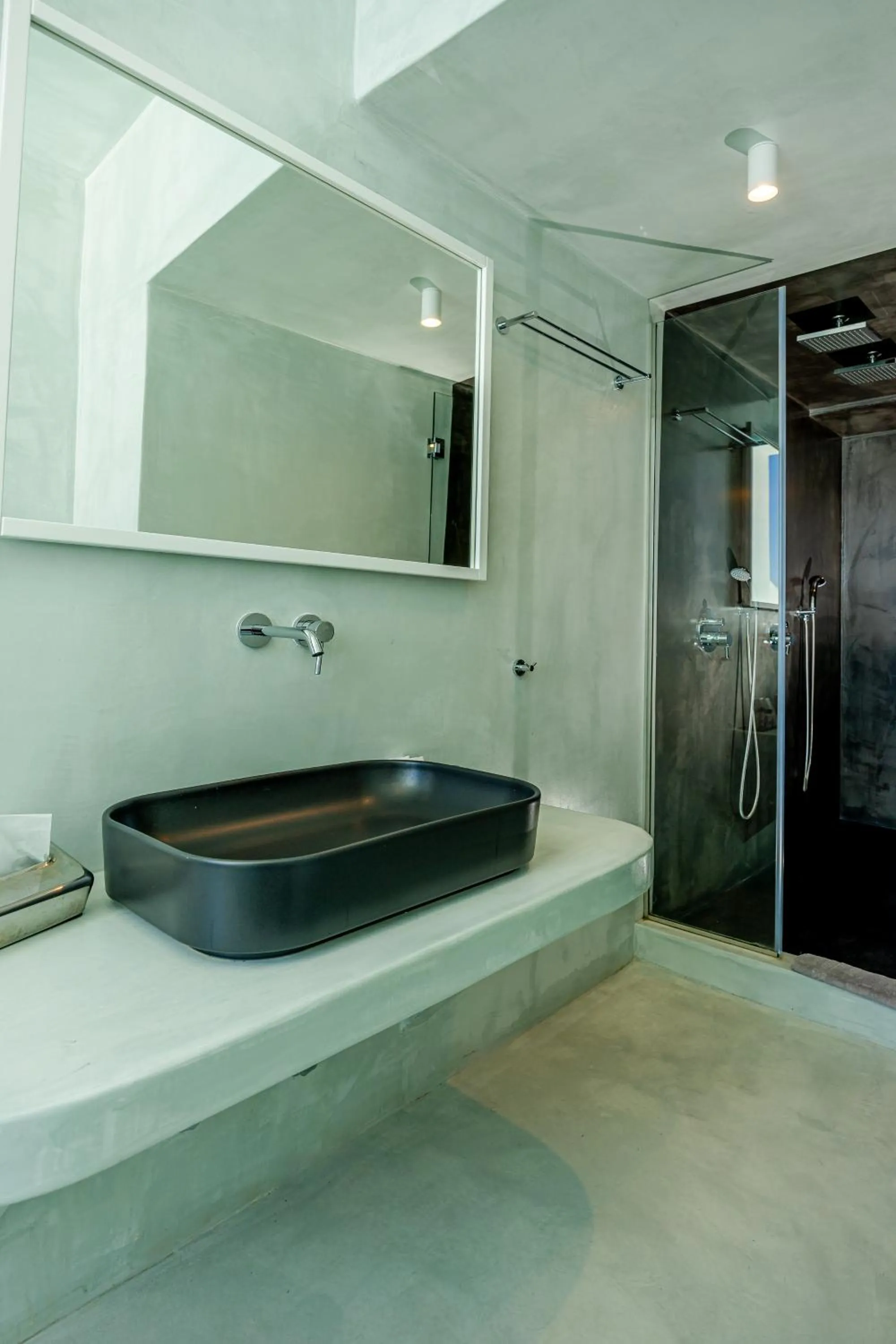 Bathroom in Ilioperato Hotel