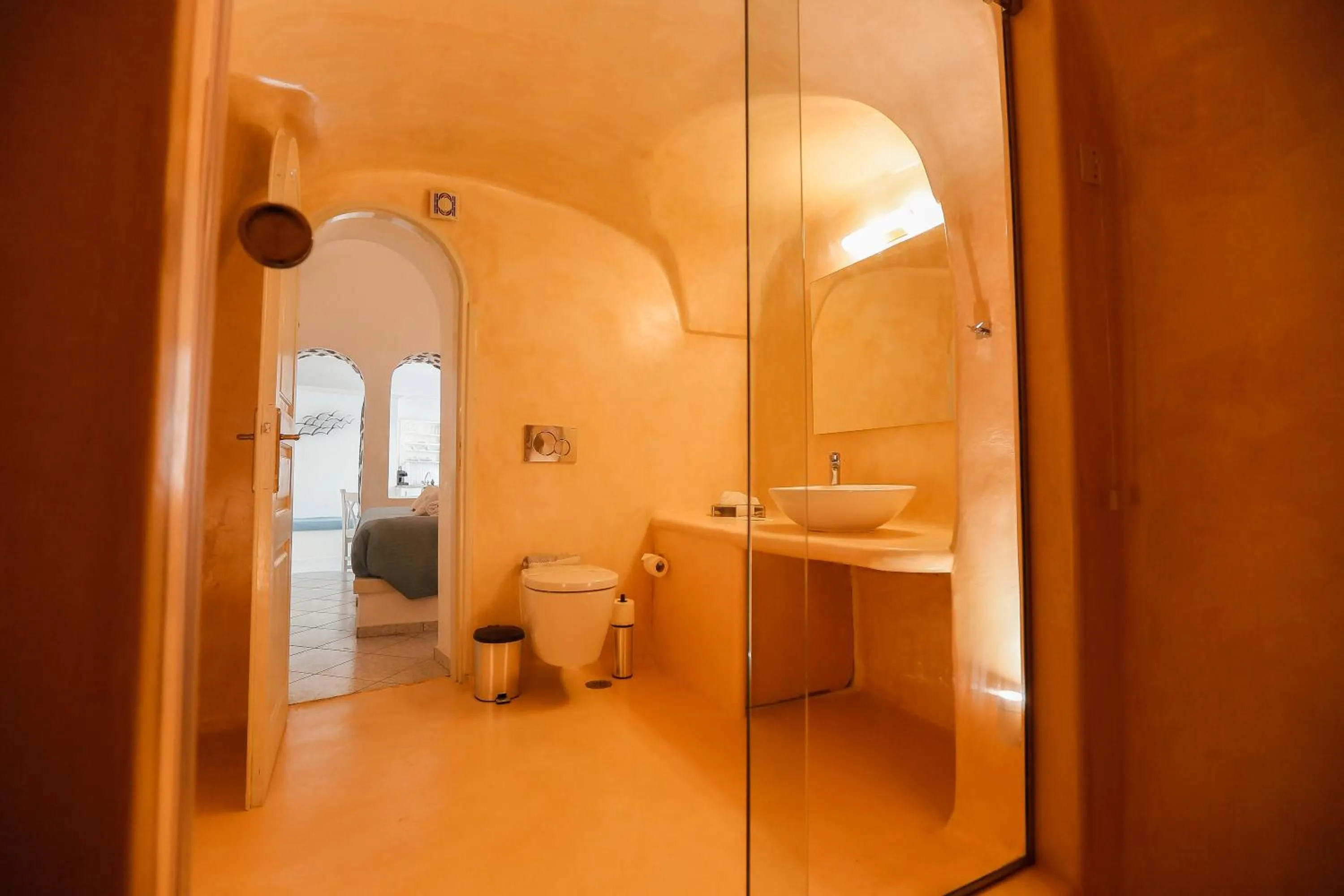 Toilet in Ilioperato Hotel