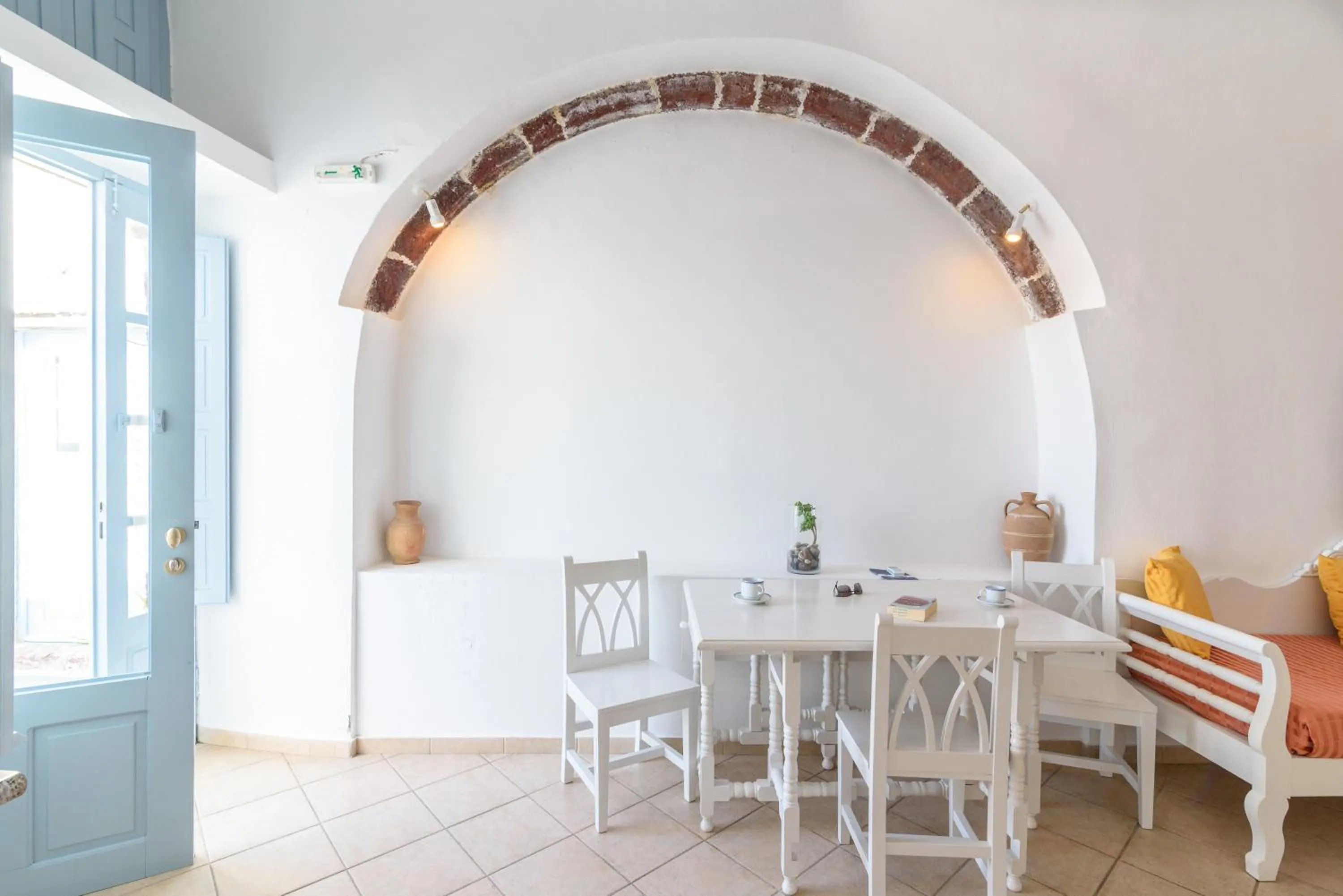 Dining area in Ilioperato Hotel