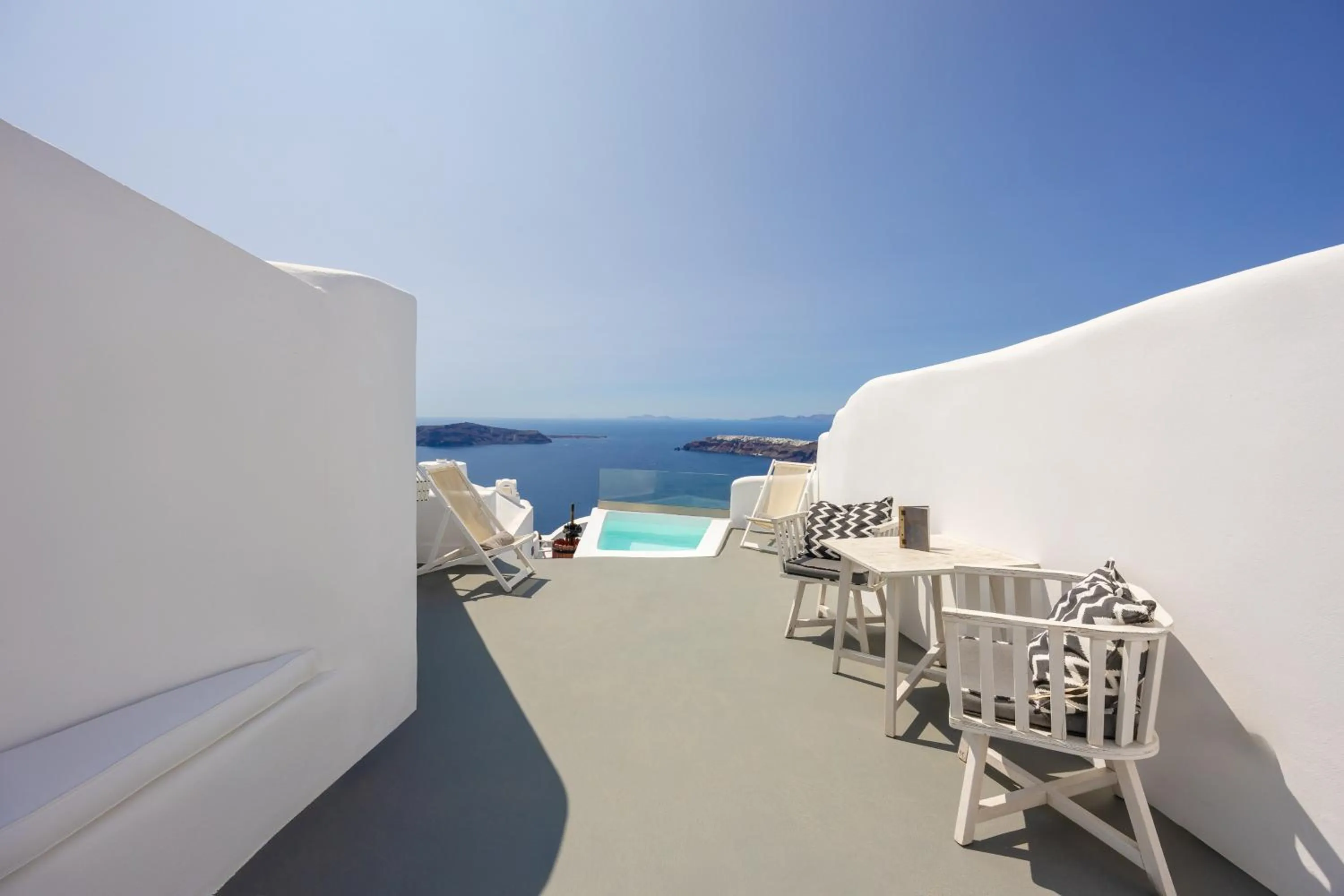 Hot Tub in Ilioperato Hotel