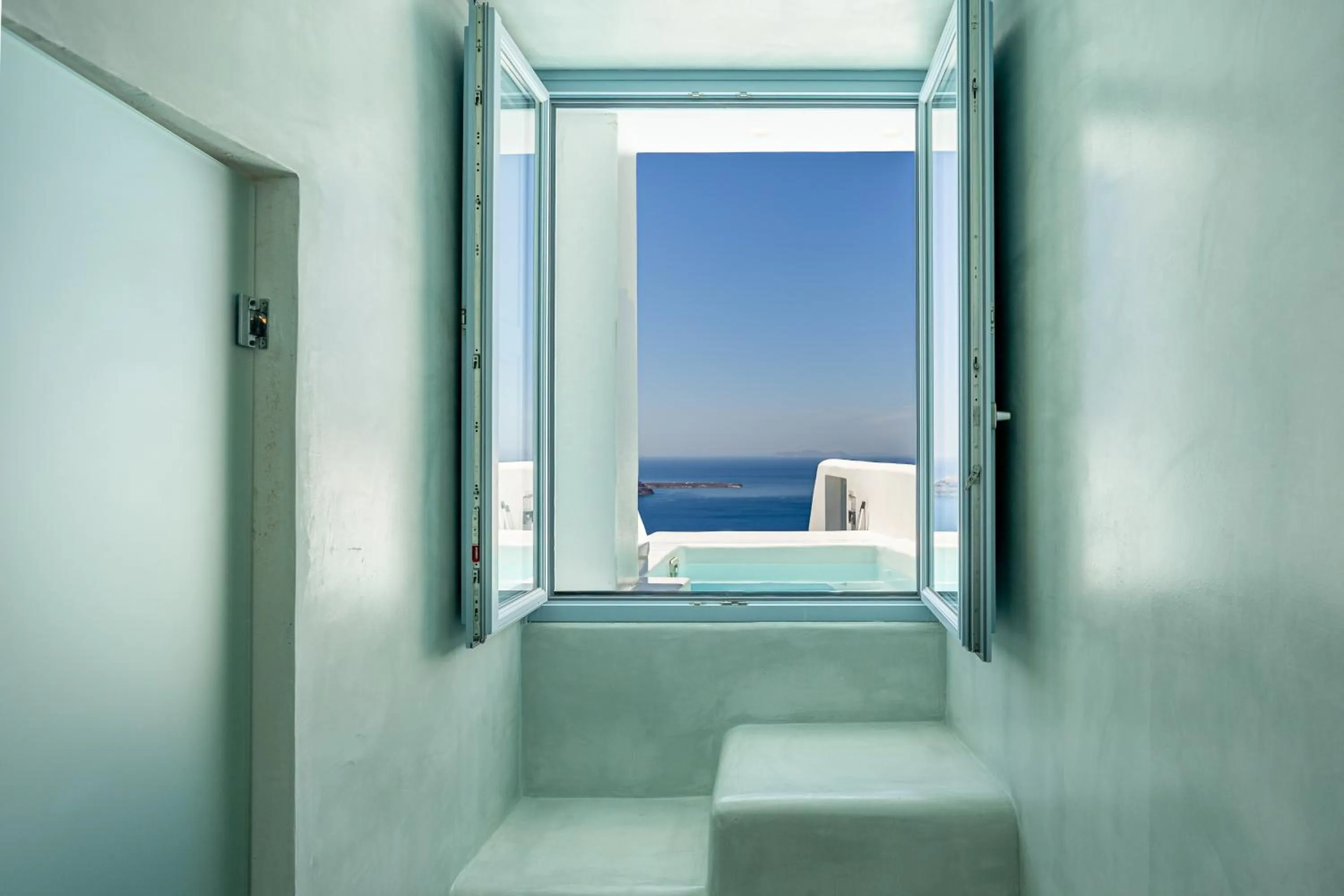 Hot Tub in Ilioperato Hotel