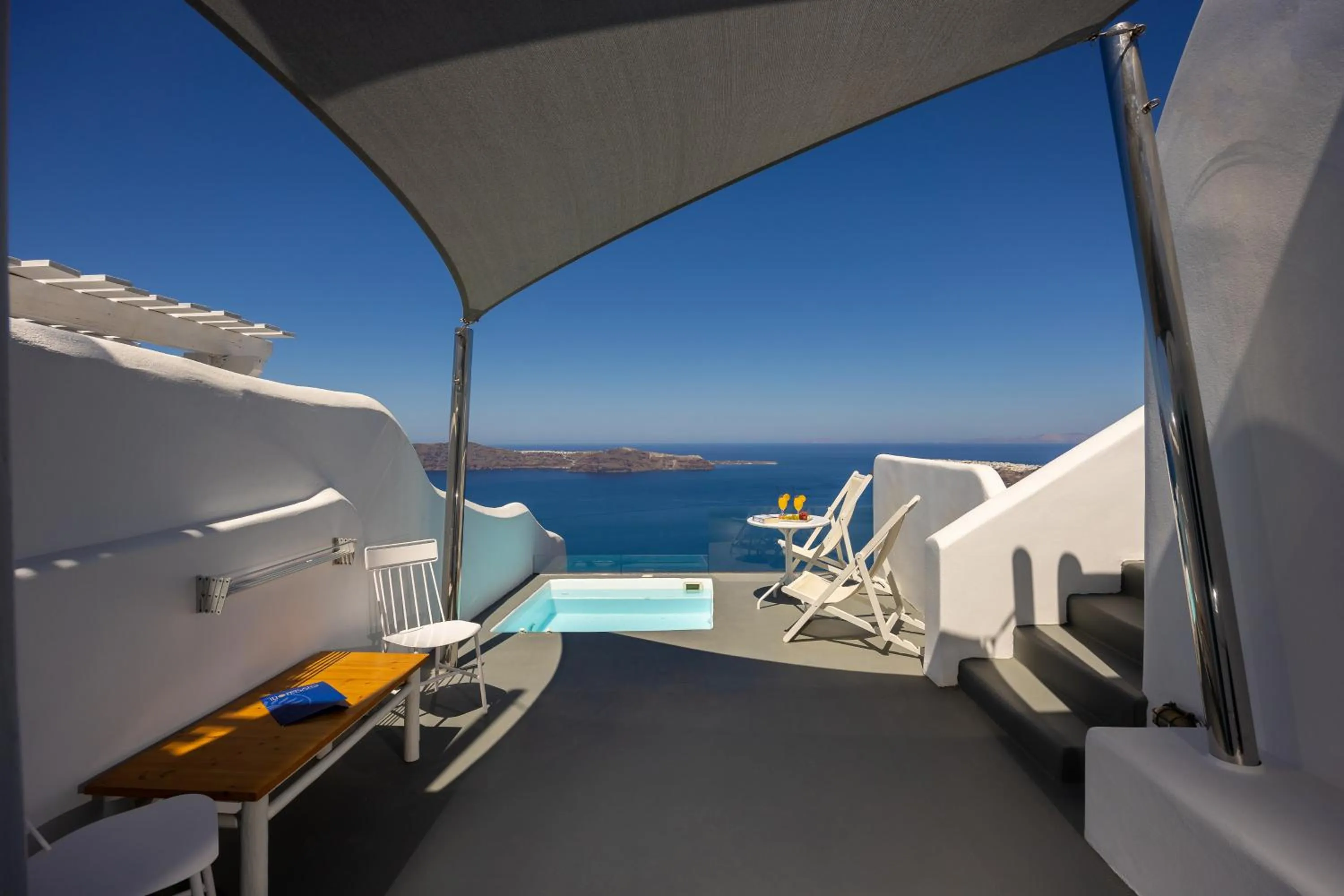 Hot Tub in Ilioperato Hotel