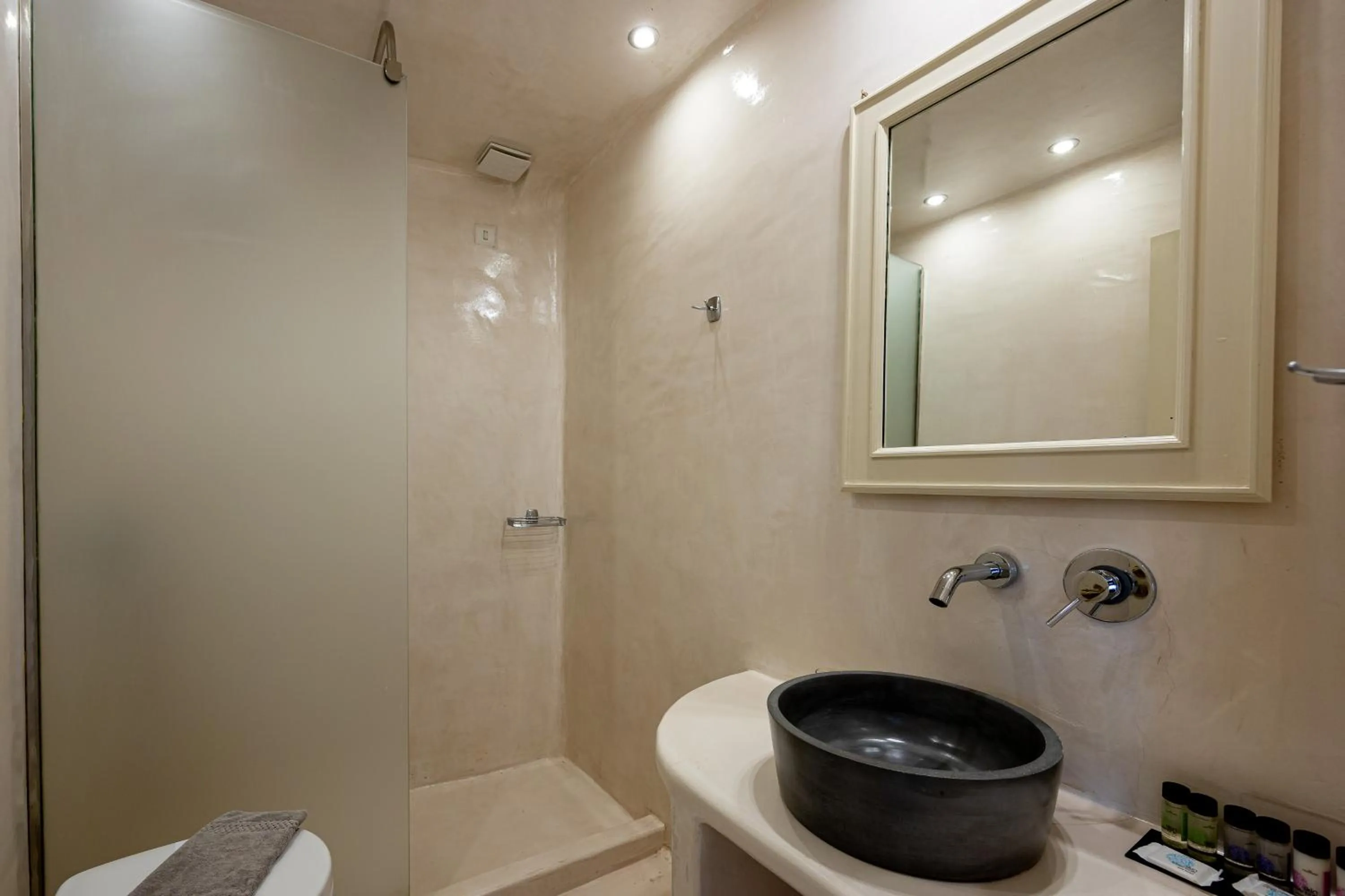 Bathroom in Ilioperato Hotel