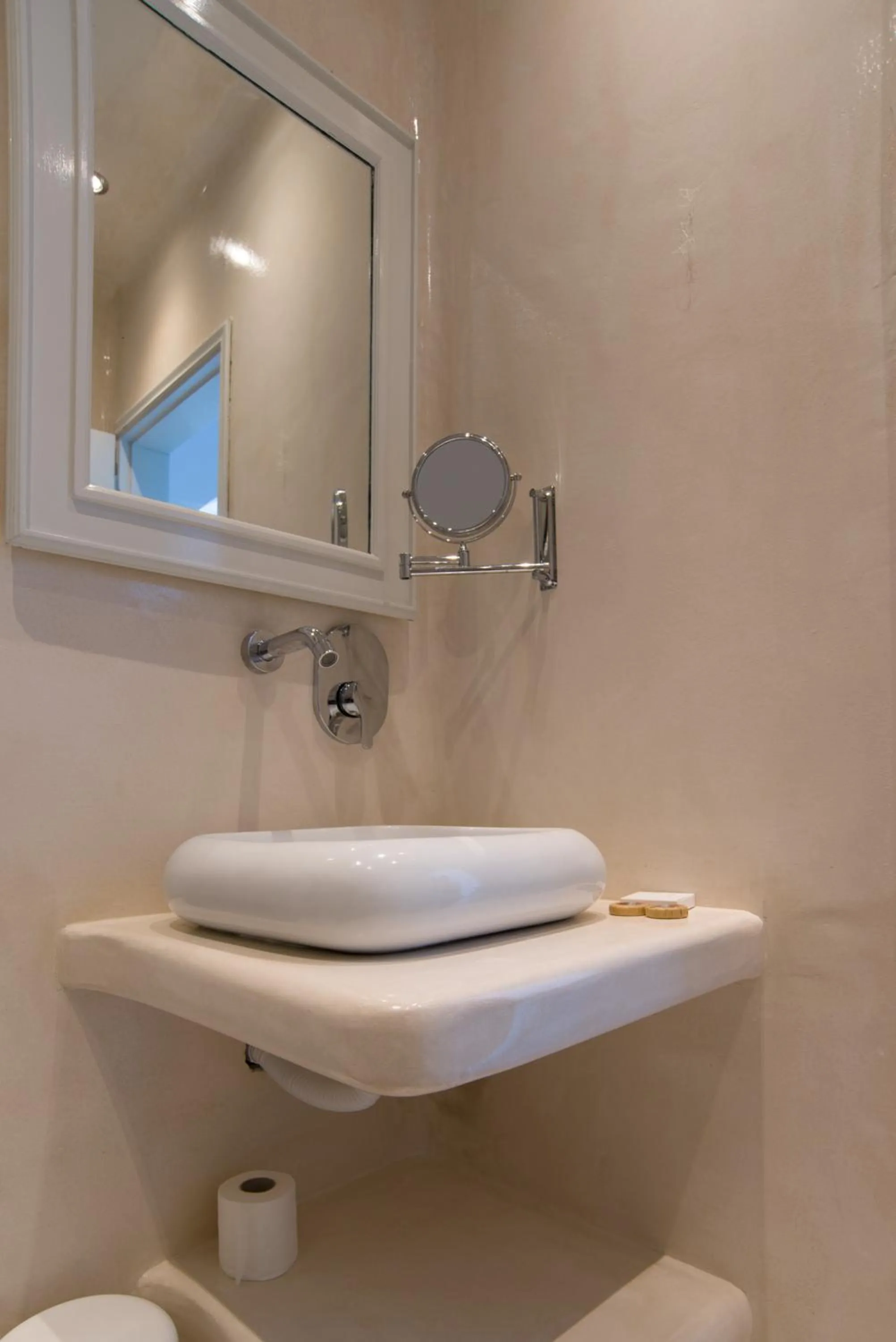 Bathroom in Ilioperato Hotel