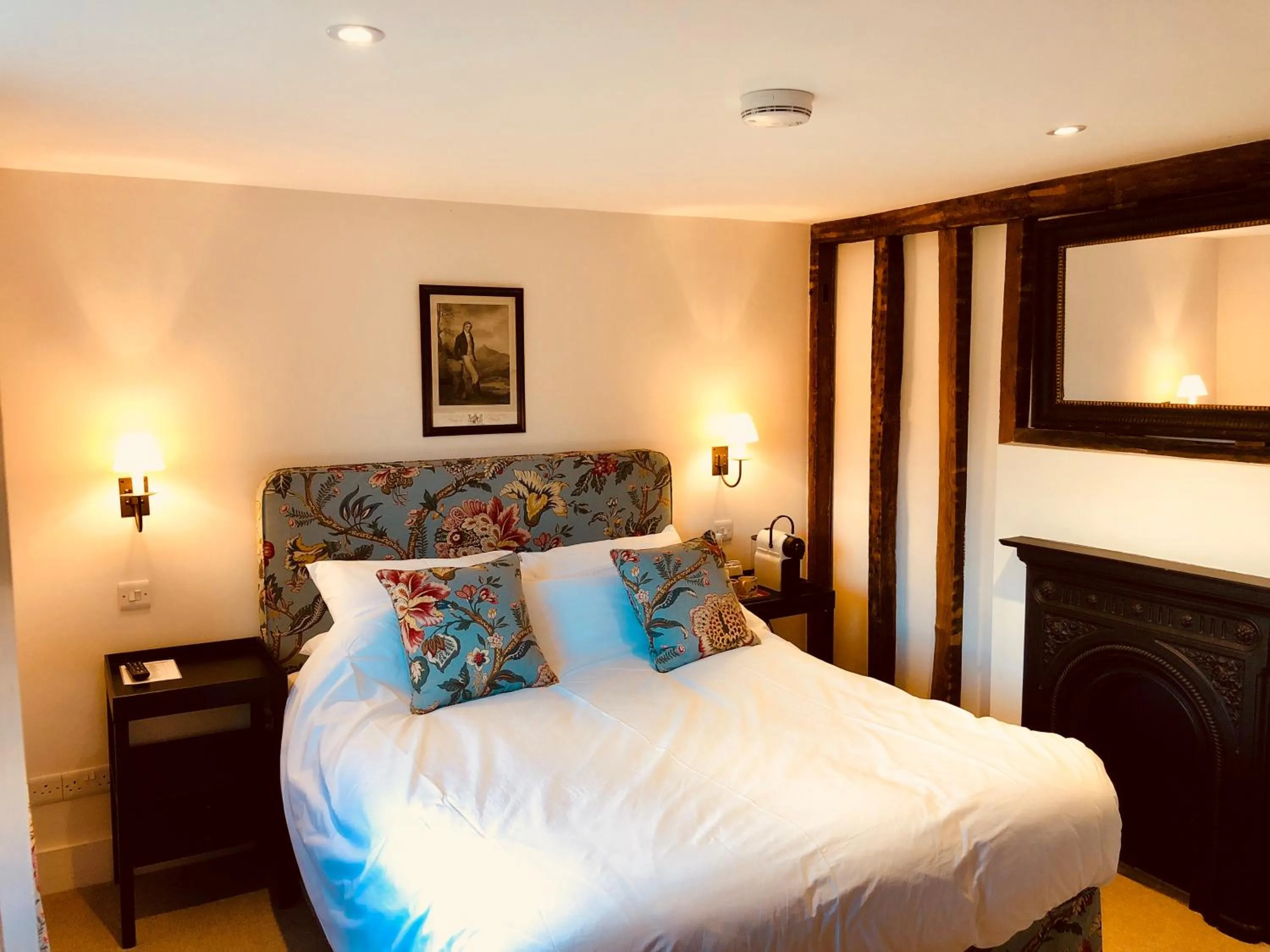 Bed in The Dorset Arms Pub & Cottage Rooms